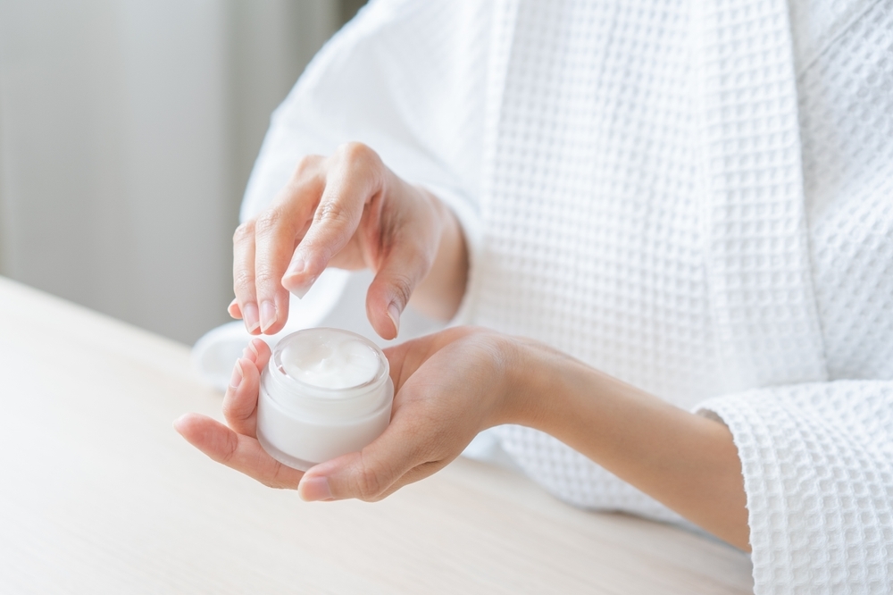 乳液種類可分為油水平衡、美白、抗老、抗痘、保濕等類型