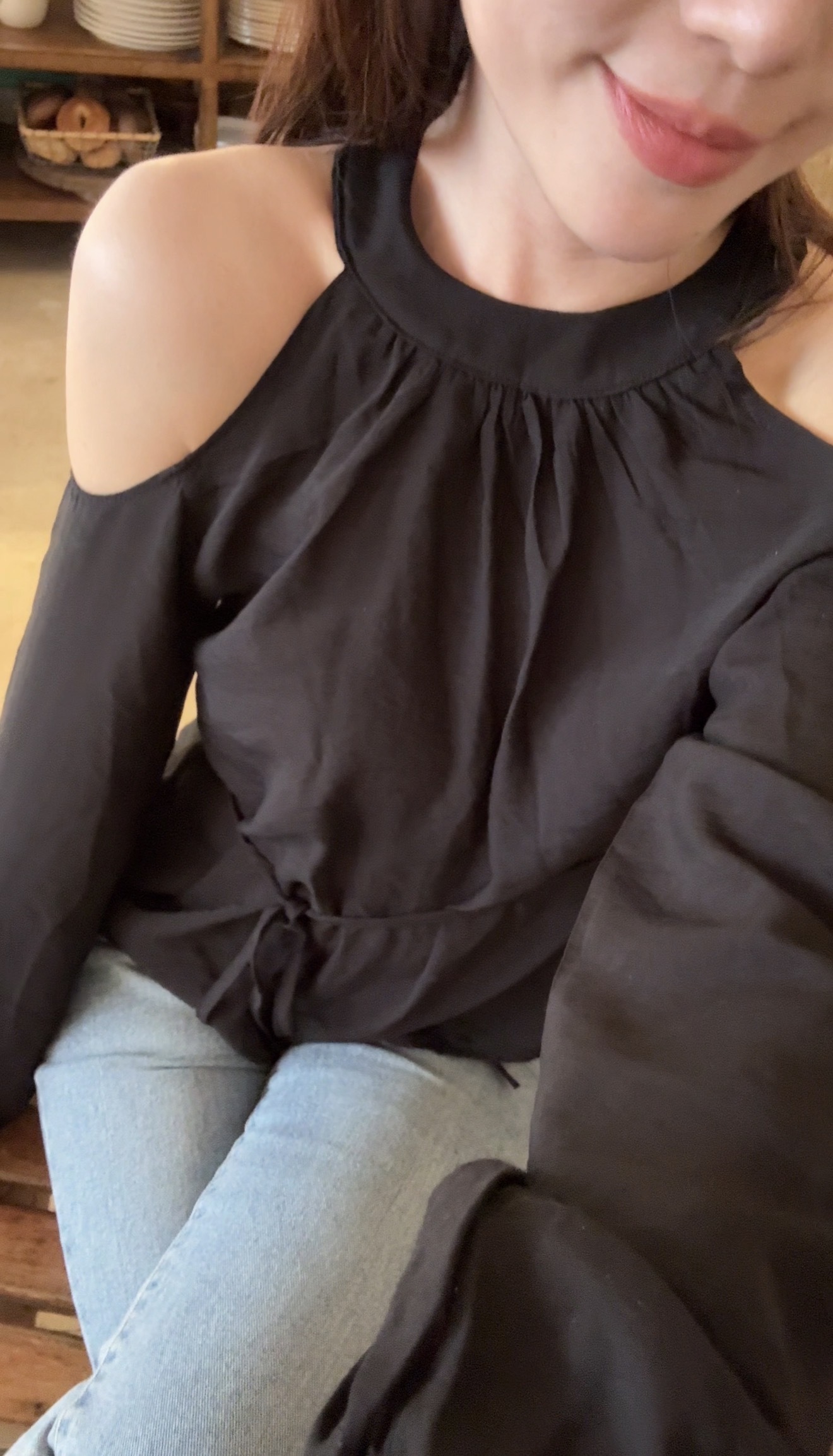 (新貨88折💘)清新感圓領小露膊綁帶上衣 T260203(白/黑)