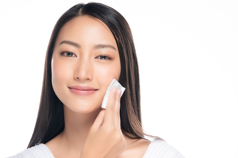 化妝水怎麼用？直接輕拍、搭配化妝棉與濕敷3種方法