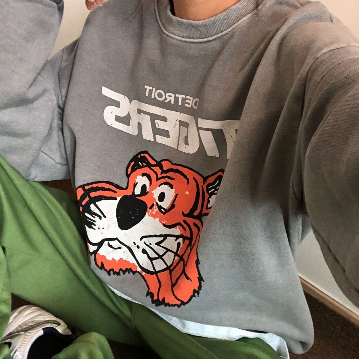 洗水英文字圖案衛衣 US-011T