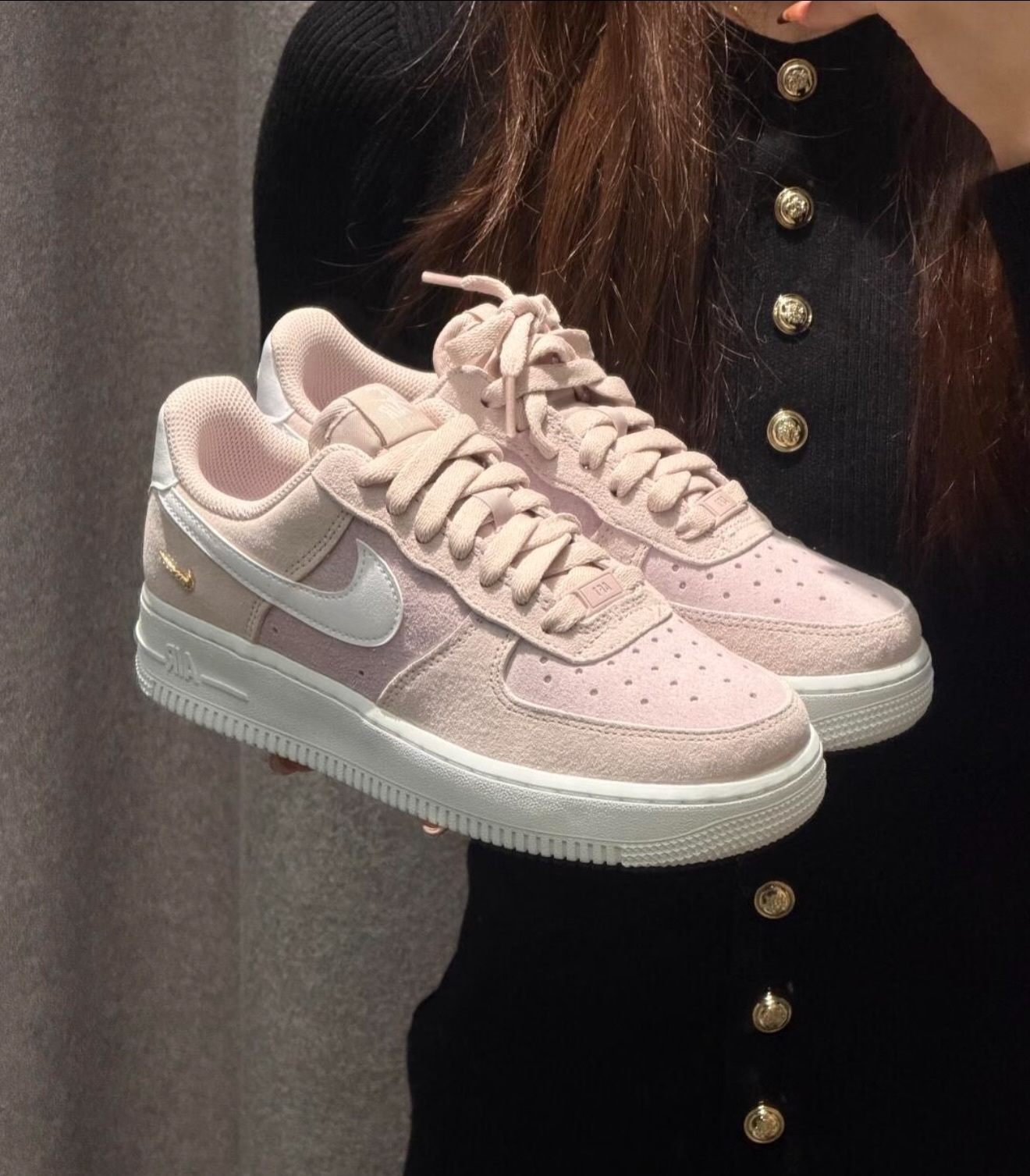Nike Air Force 1 07 Se Light Pink 小金鉤麂皮淡粉 IQ9964-600