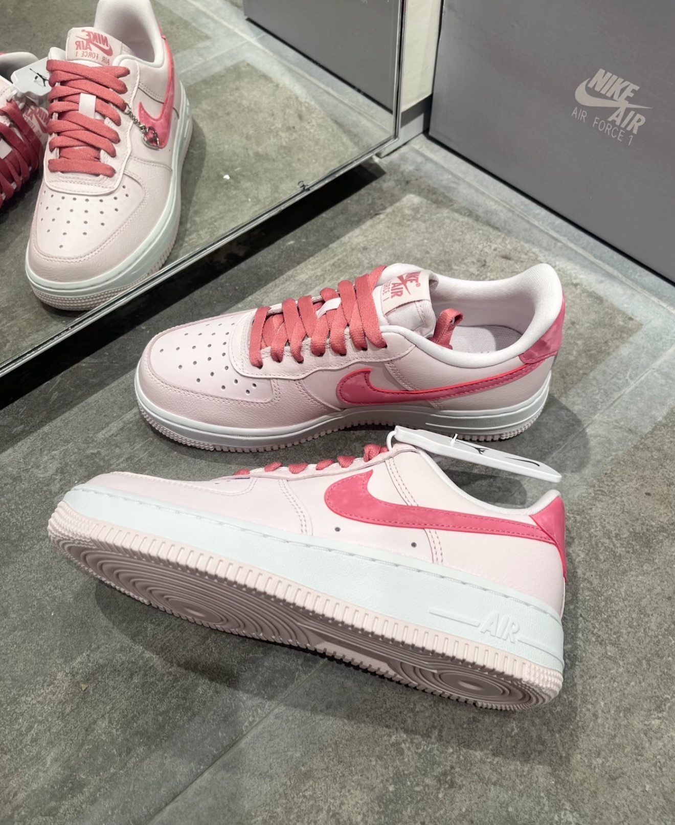 Nike Air Force 1 07 Valentine‘s Day 粉色 情人節限定  io8755-600