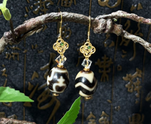 0205XZ14-西藏天珠-寶瓶雙虎牙耳鉤（A14）