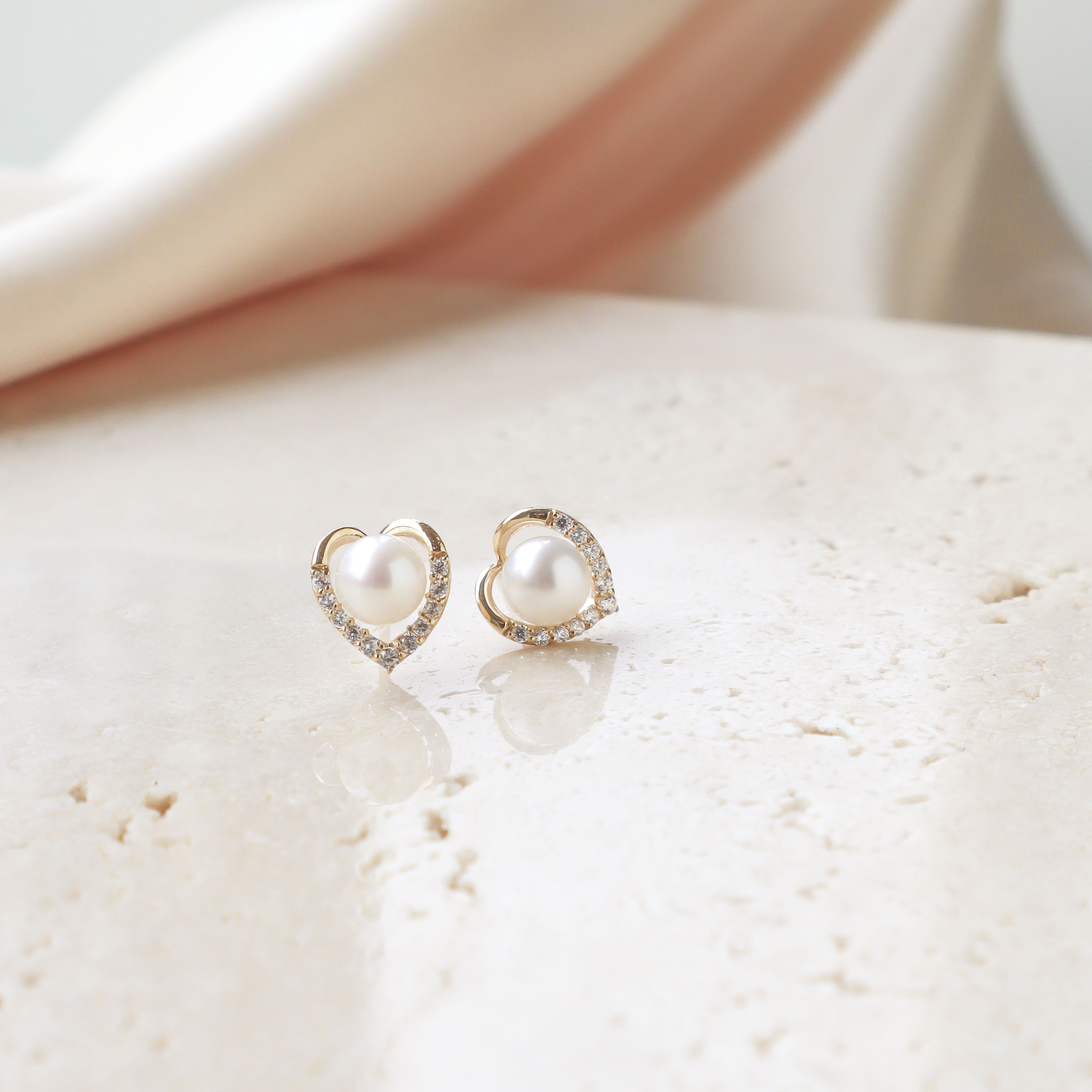 10K/曲線愛心珍珠耳環