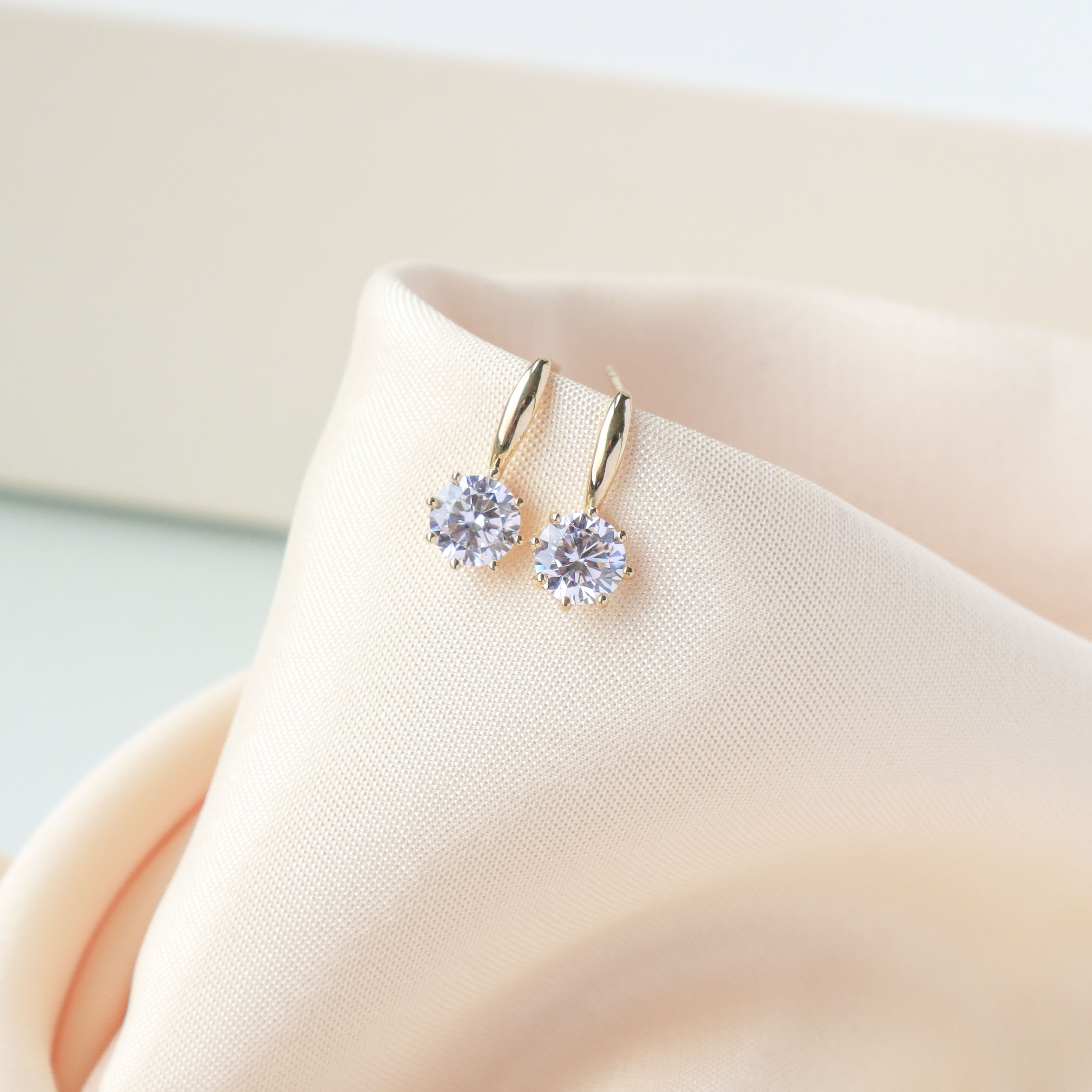 10K/垂掛爪鑲鑽耳環