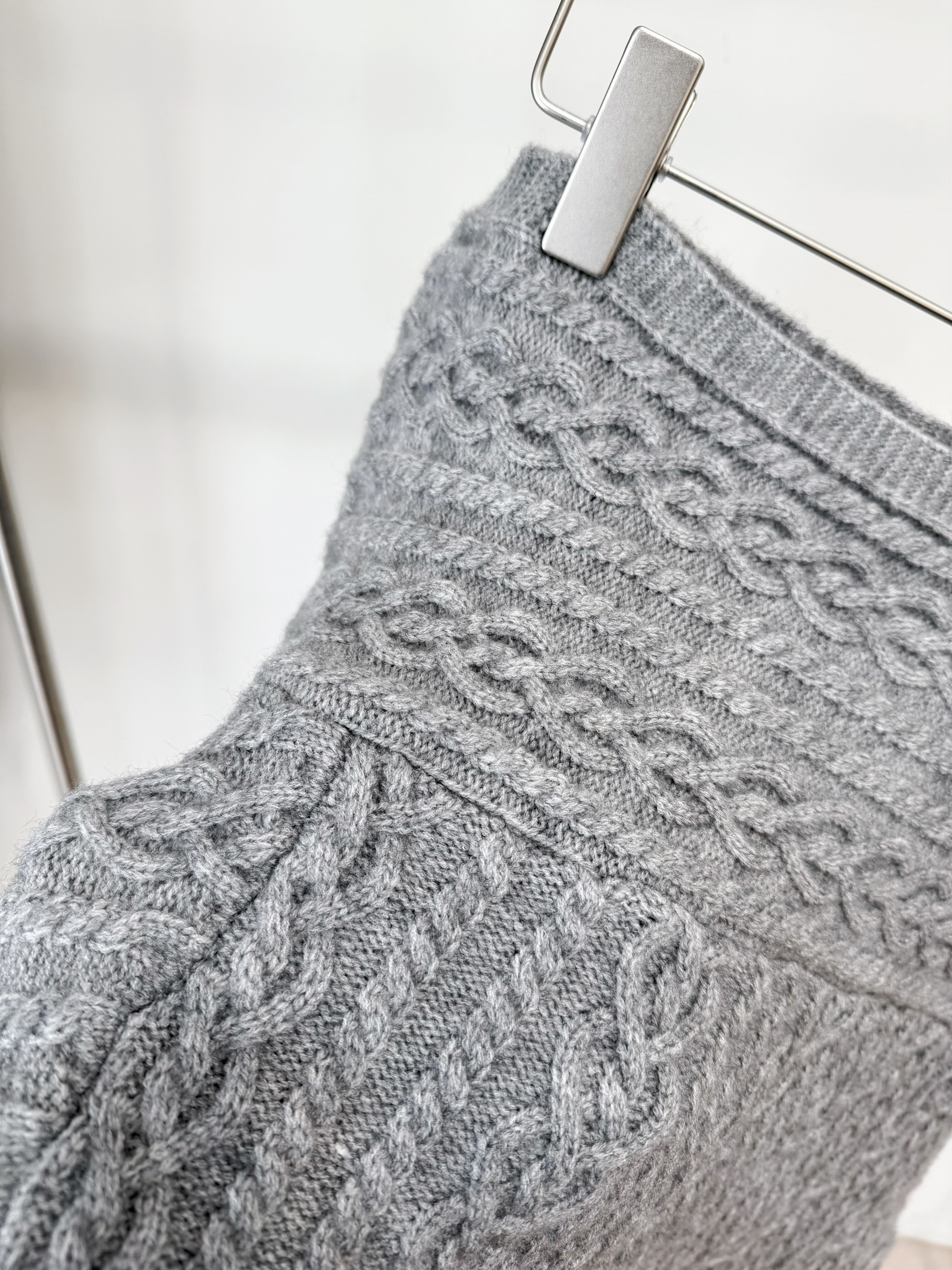 915 溫柔麻花一字針織毛衣