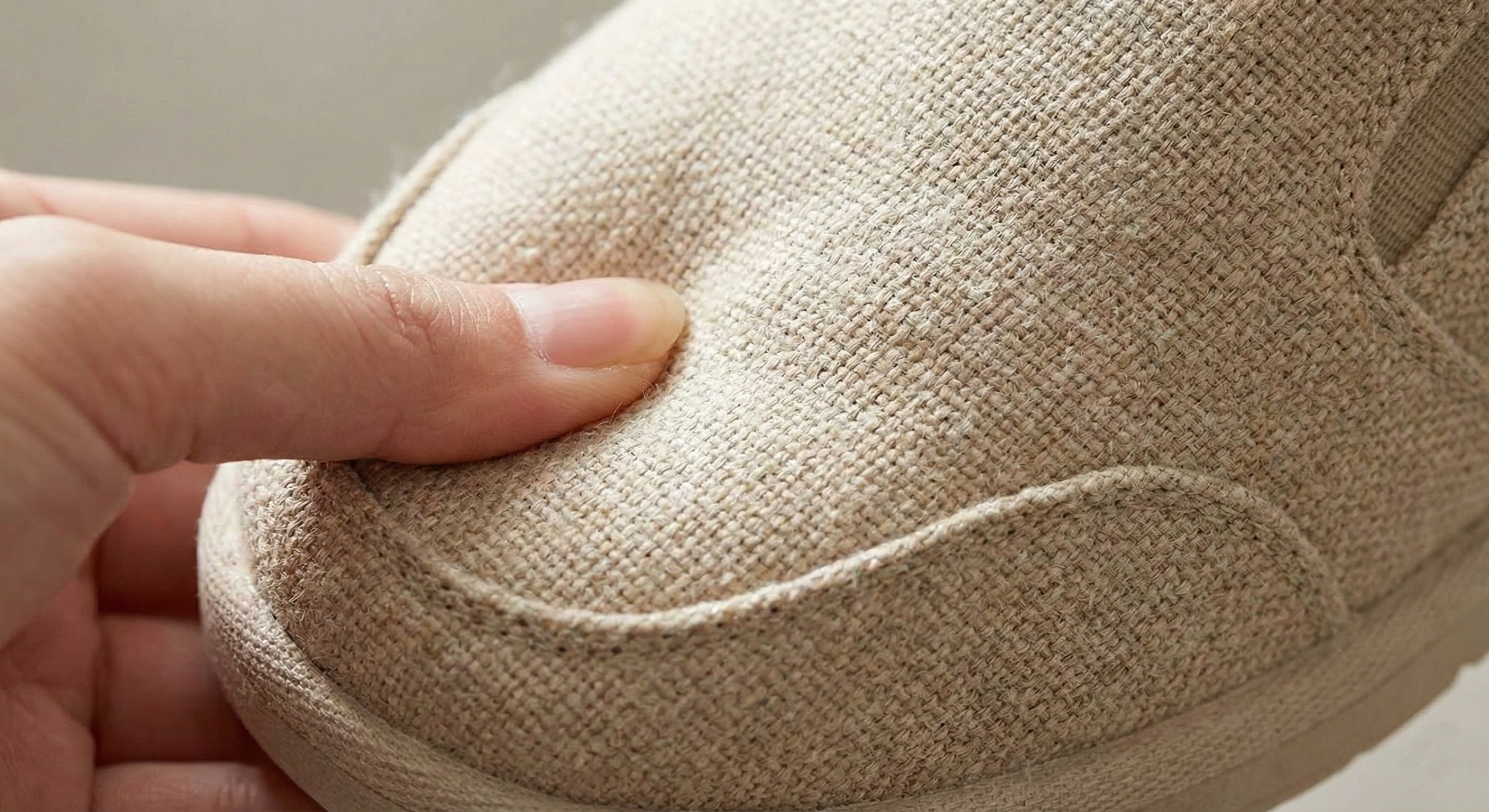 寬楦鞋挑選重點, 柔軟鞋面材質, 足弓支撐鞋墊細節