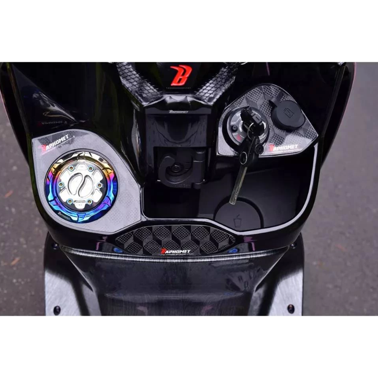 【巴風特 Bpahomet】碳纖維 鑰匙孔 油箱蓋 內置物 貼片 卡夢 SYM MMBCU 曼巴 專用