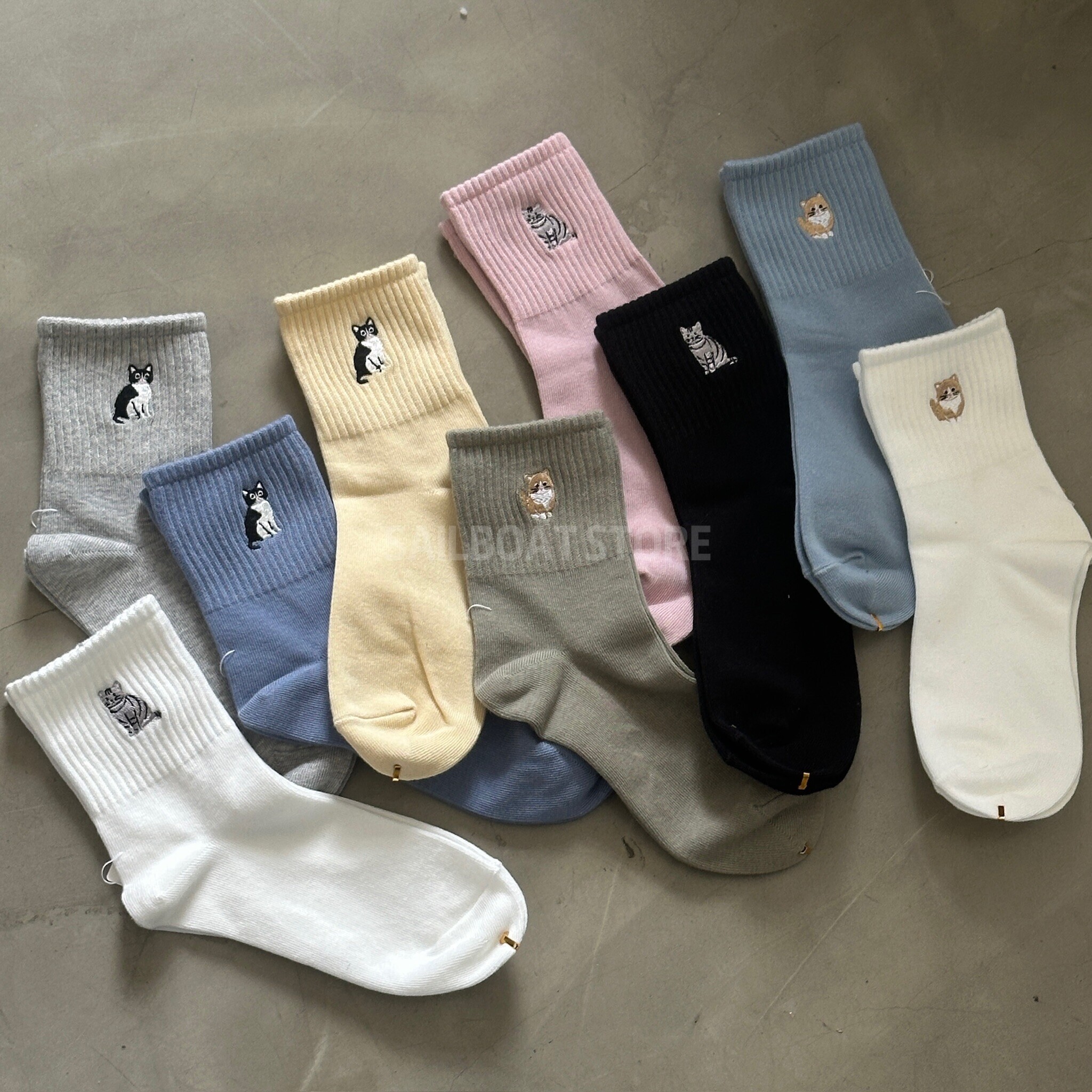 #預購 🇯🇵日本 靴下屋 貓咪刺繡 美式羅紋短襪 襪子