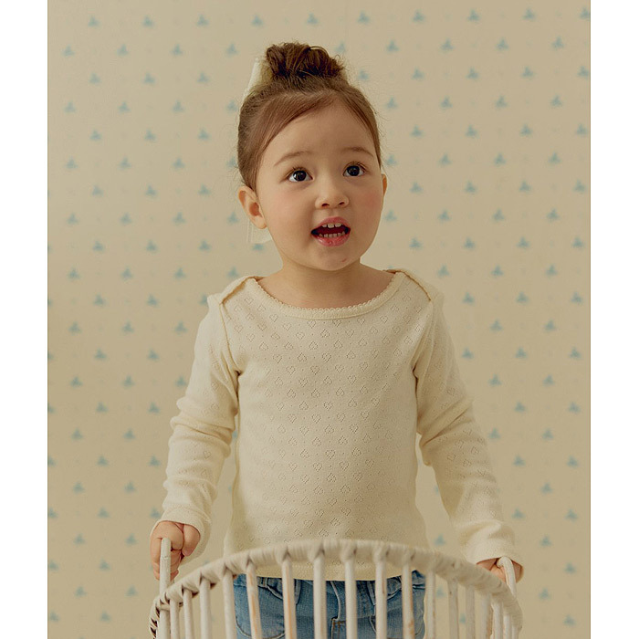 正韓春ueo 兩色愛心壓紋上衣