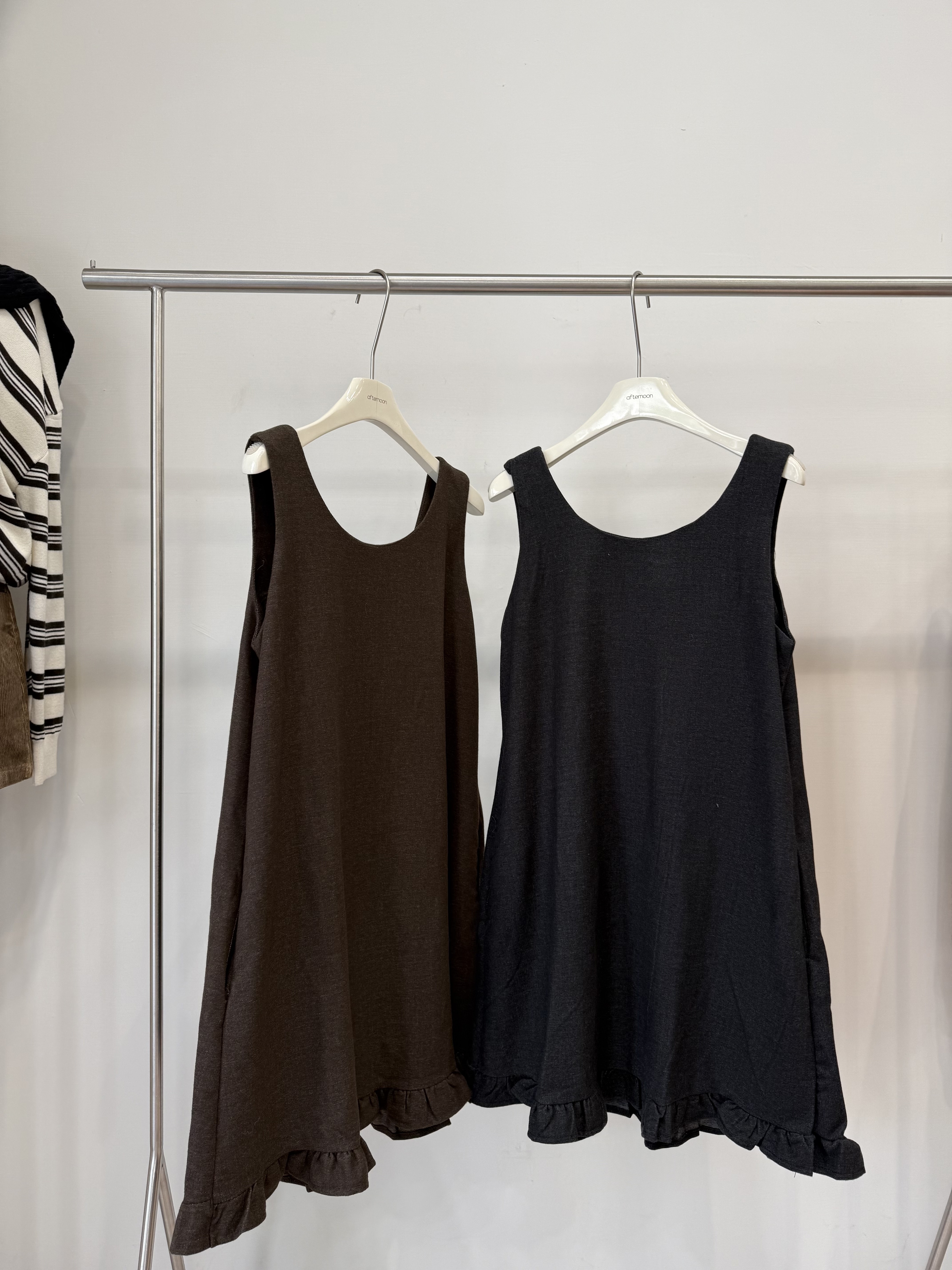 889 木耳邊圓領背心短洋