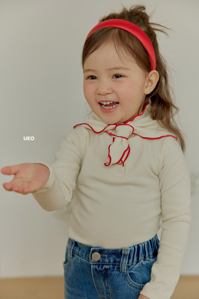 正韓春UEO 三色領巾