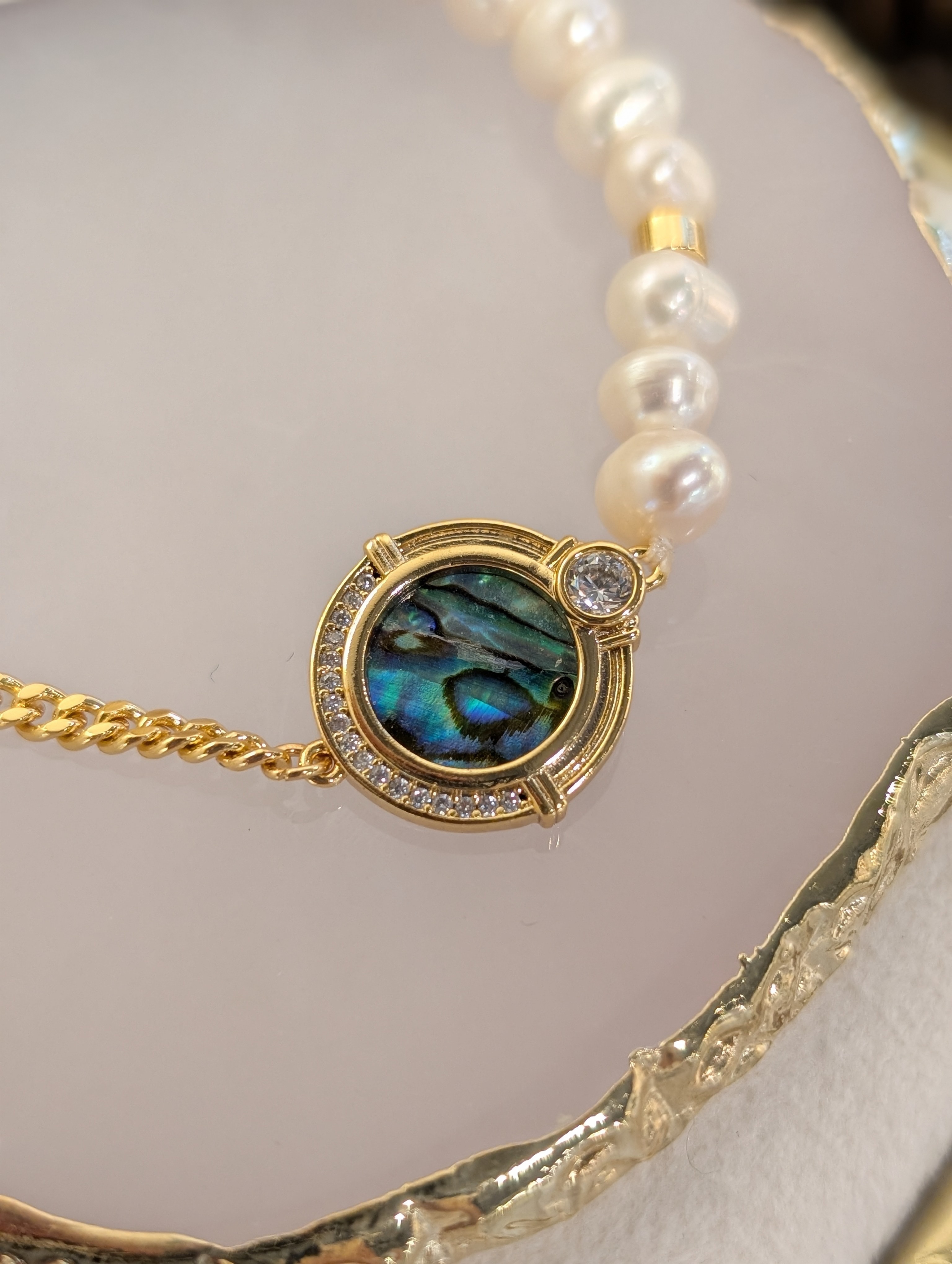 Shell Medallion｜彩貝圓墜淡水珍珠拼接手鍊