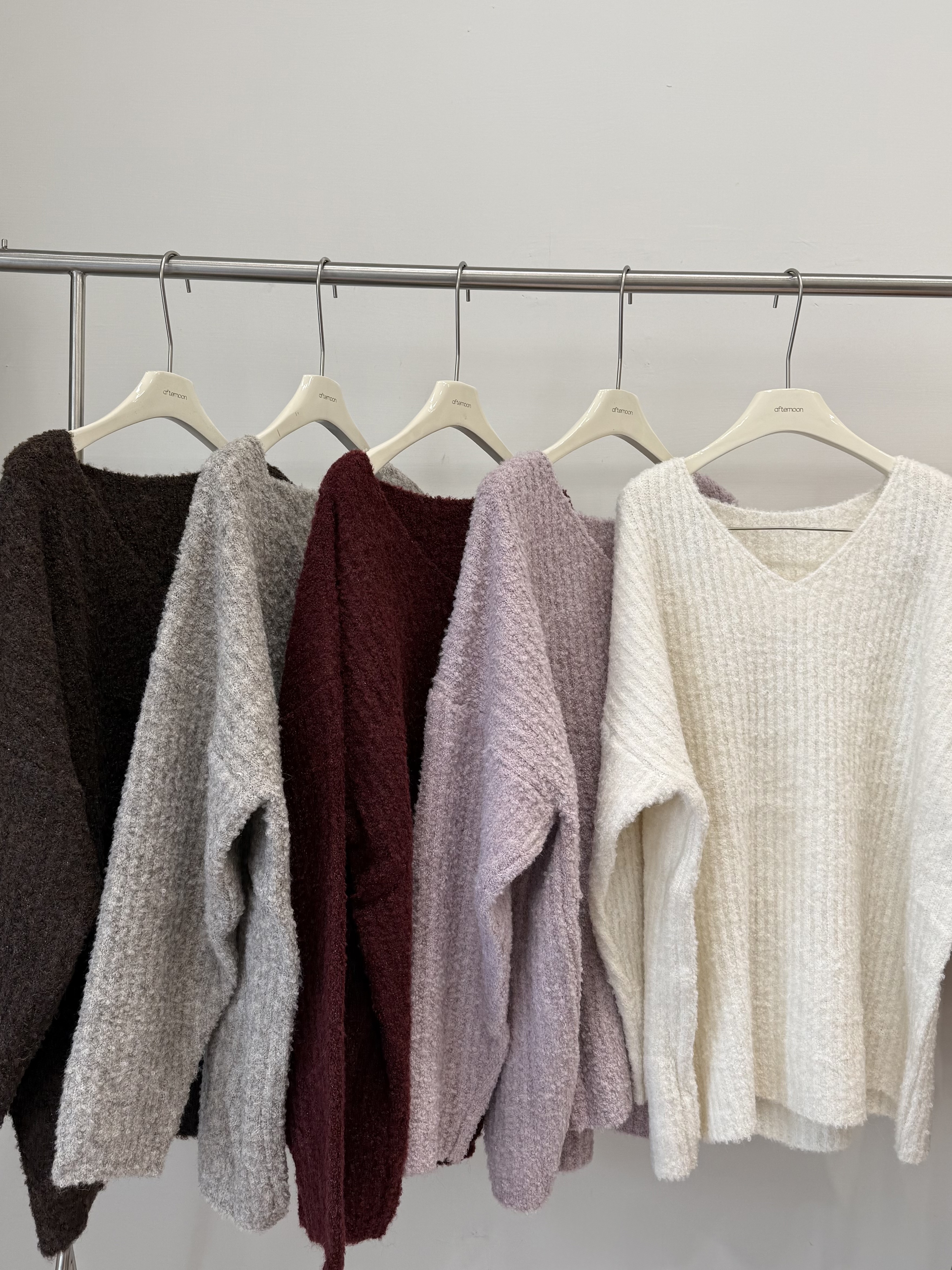 252 大V領坑條混色針織上衣