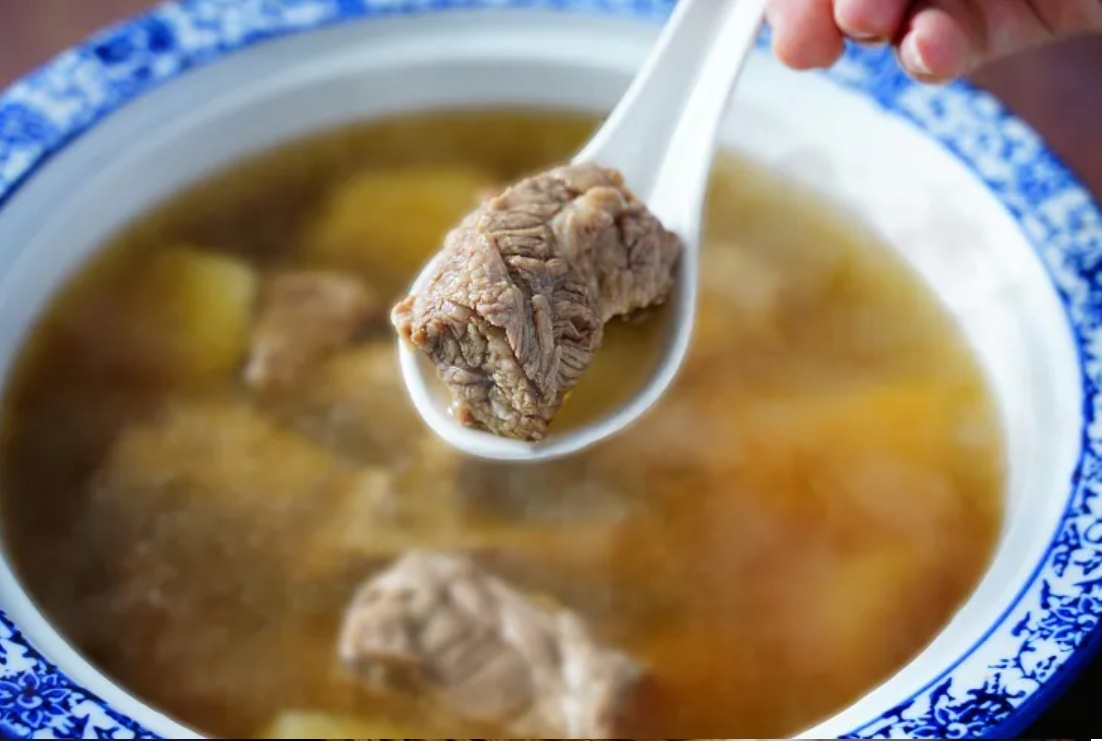 竹筍清燉牛肉湯2~3人份 附冬粉 (嚴選頂級竹筍，清甜味美)