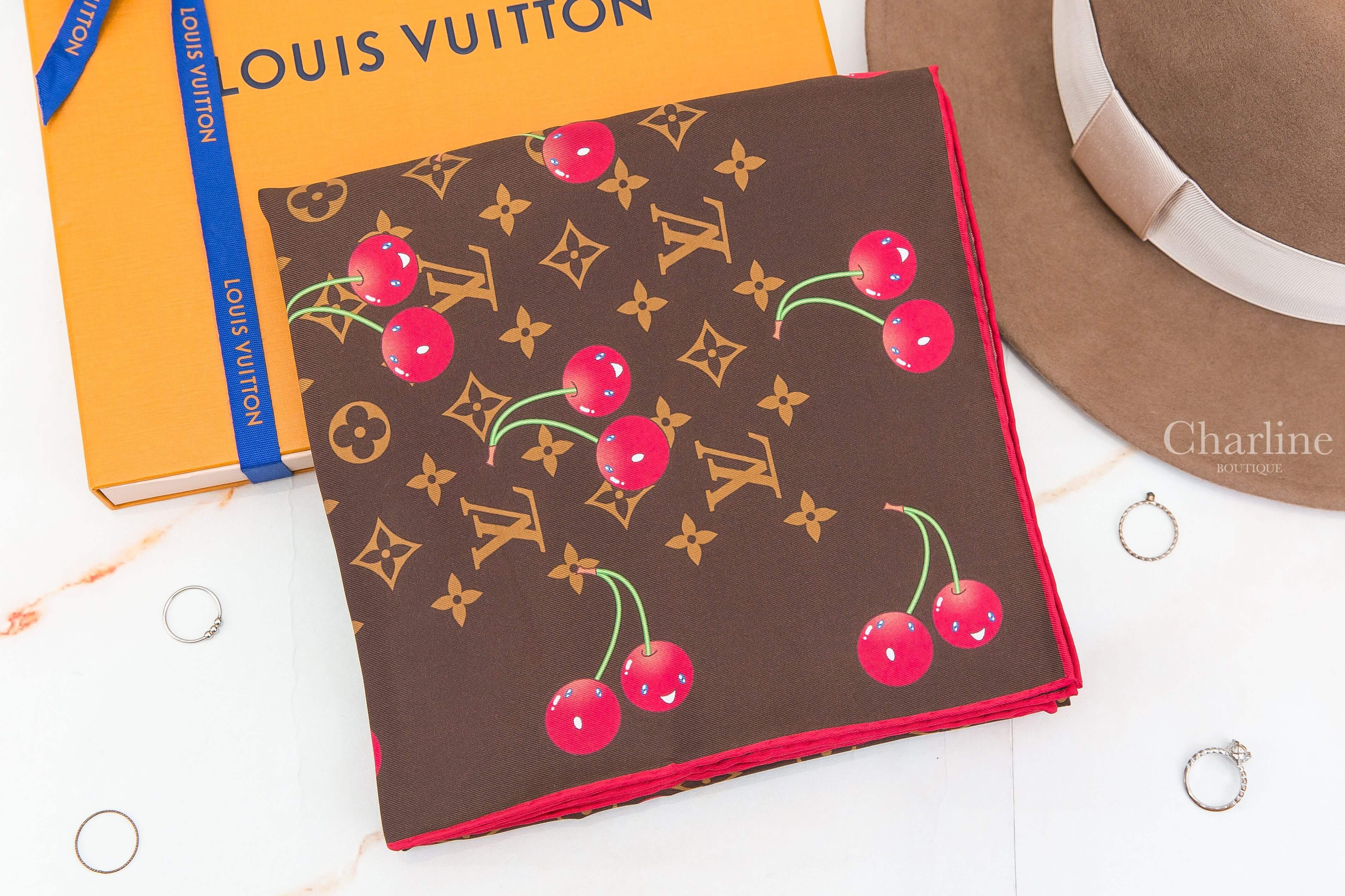 Louis Vuitton LV X TM Monogram Cerise Square 90 聯名款咖啡色滿版老花紅色微笑櫻桃真絲方巾-Charline Boutique 精品代購