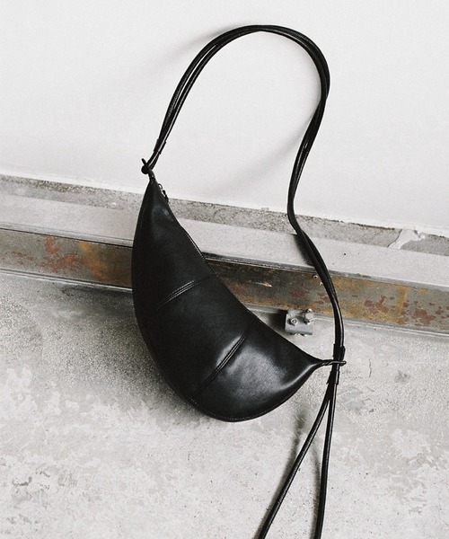 <質感上乘..🇯🇵> 日本 立體 半月型 可調節 皮革 肩背包 三色