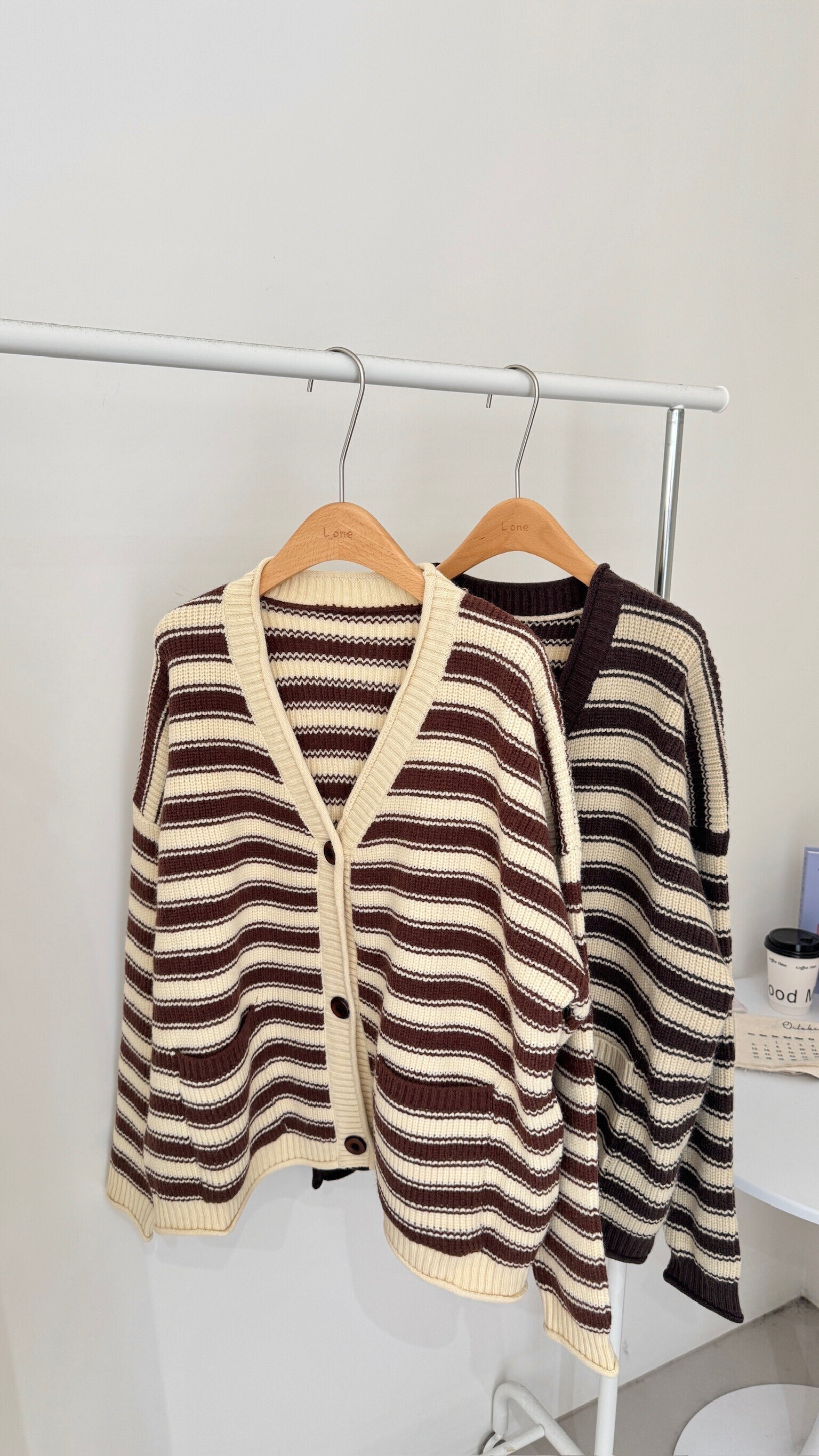 不收邊條紋針織外套