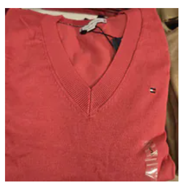 [S] TOMMY HILFIGER RED VISCOSE BLEND V-NECK SWEATER, 76J5114-606 (STH1547)