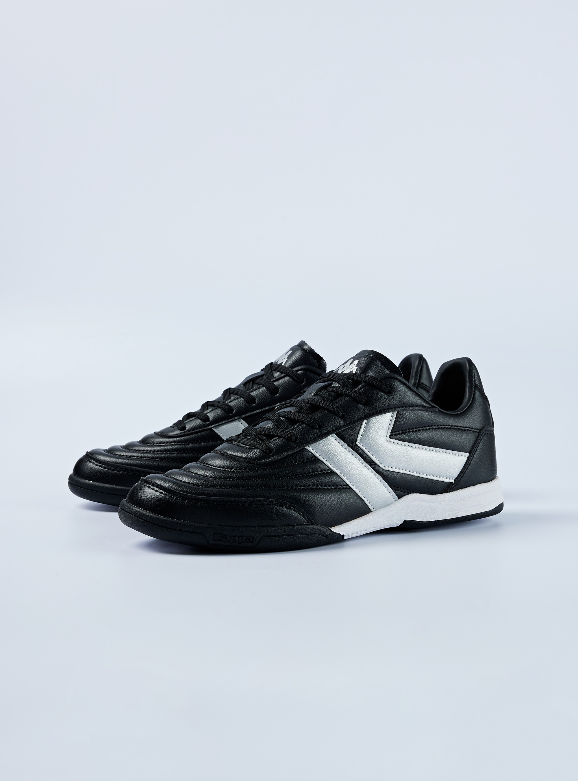 Kappa 精準控球室內運動鞋  (黑）