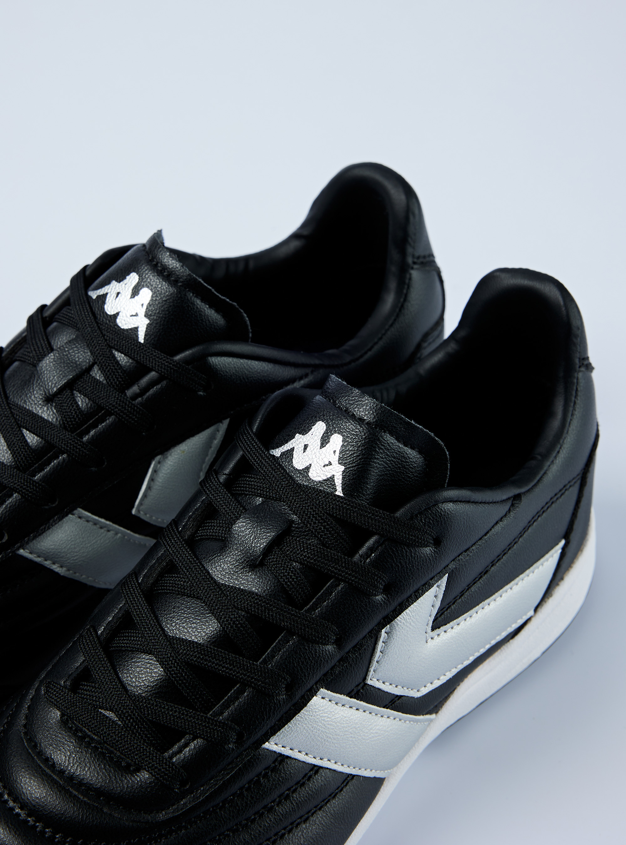 Kappa 精準控球室內運動鞋  (黑）