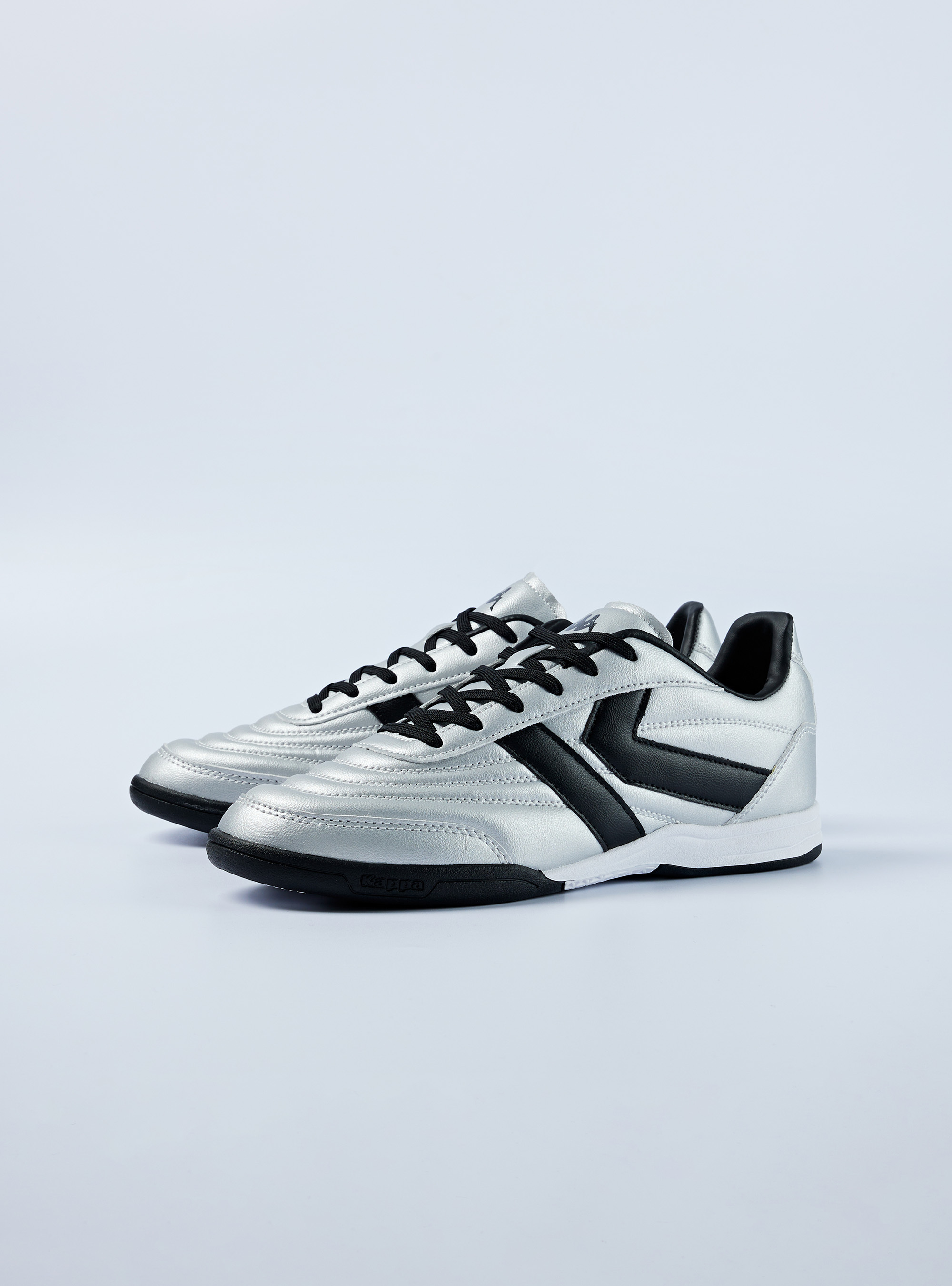 Kappa 精準控球室內運動鞋  (銀）