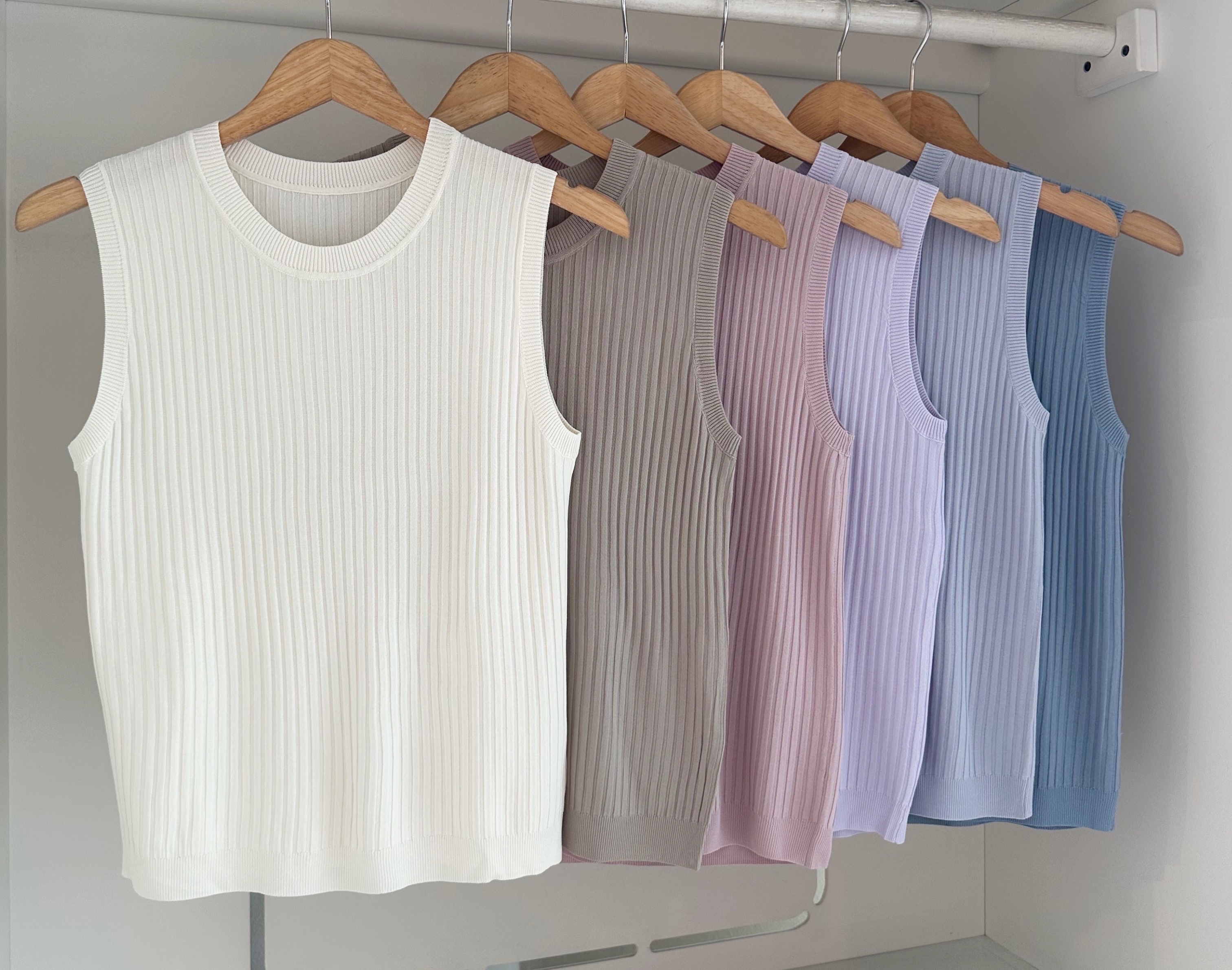 EMBOSSED STRIPED SINGLET