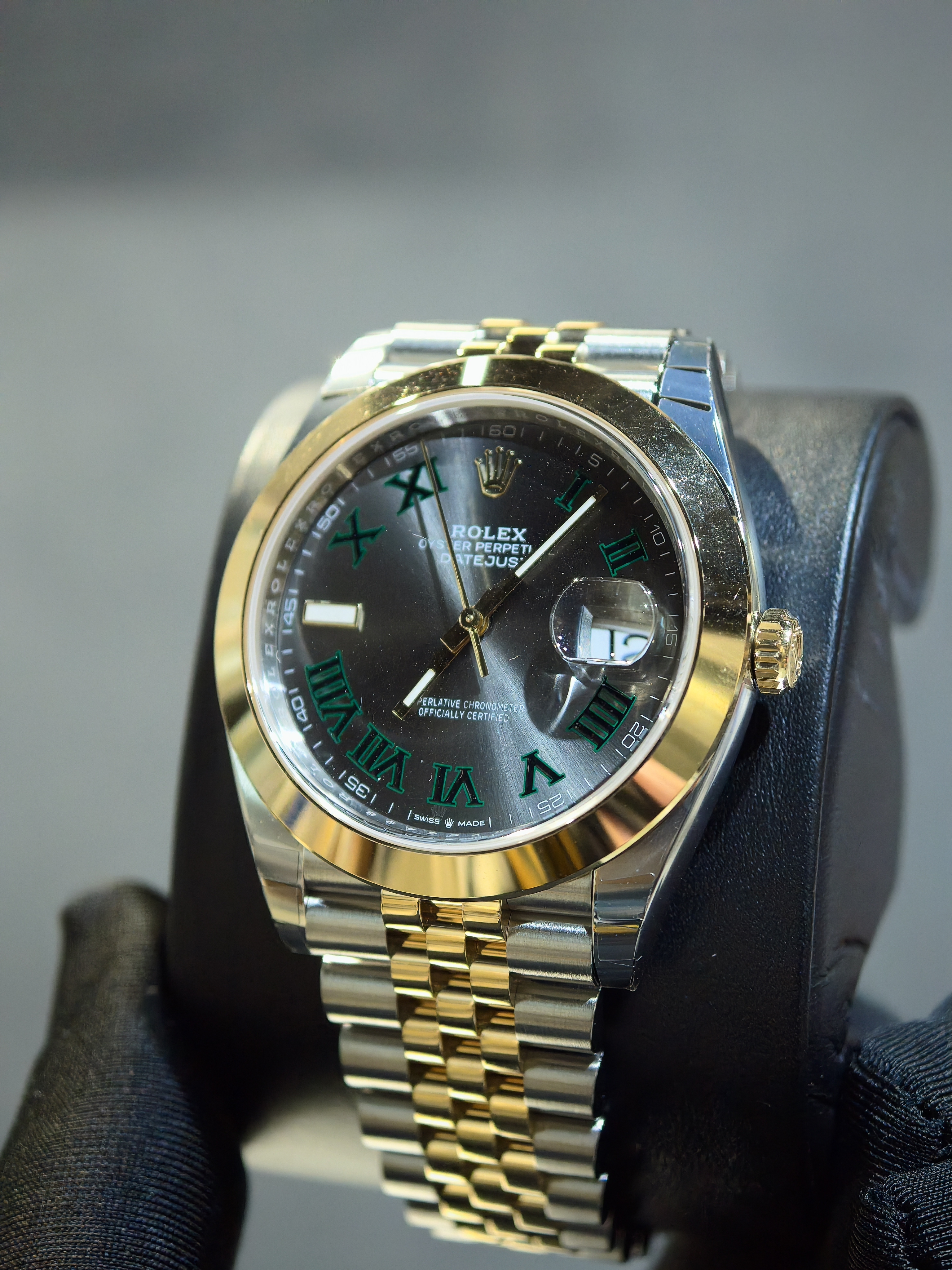 BRAND NEW ROLEX 126303-0020 ROMAN GREY DIAL GOLD OYSTERSTEEL DATEJUST 41 OYSTER JUBILEE STRAP 41MM full sticker