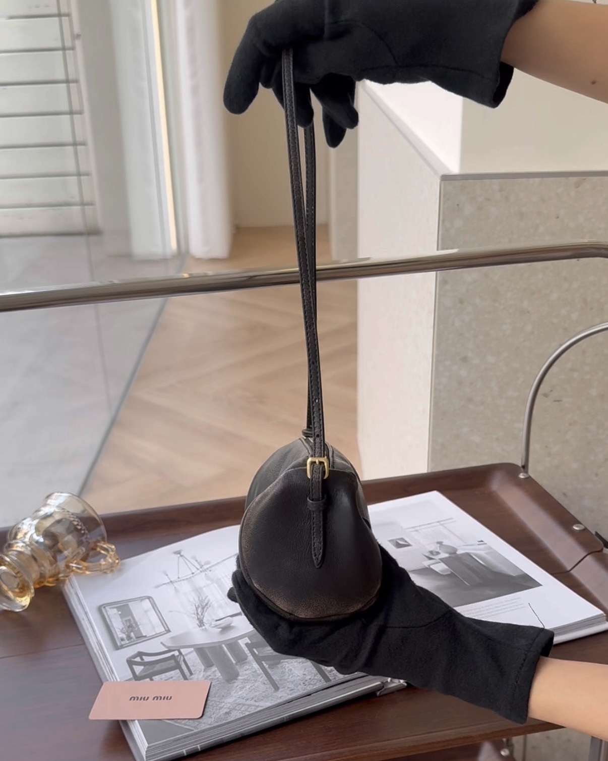 MIUMIU｜納帕迷你圓筒包 咖啡棕