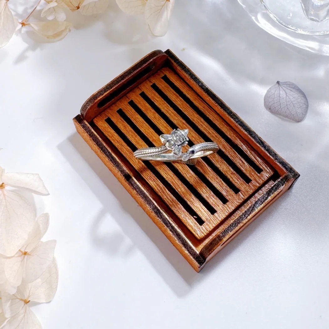 能為你擋住厄運、預防破財，搭配紫水晶強化思考邏輯，助你在事業與財富管理上更清晰有條理。