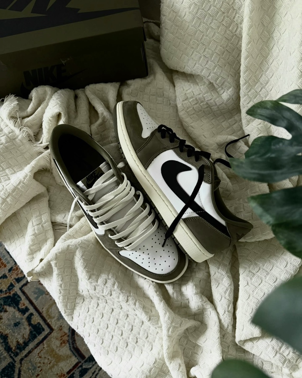 Nike Air Jordan 1 Low OG "Medium Olive and Summit White" 橄欖綠 女段