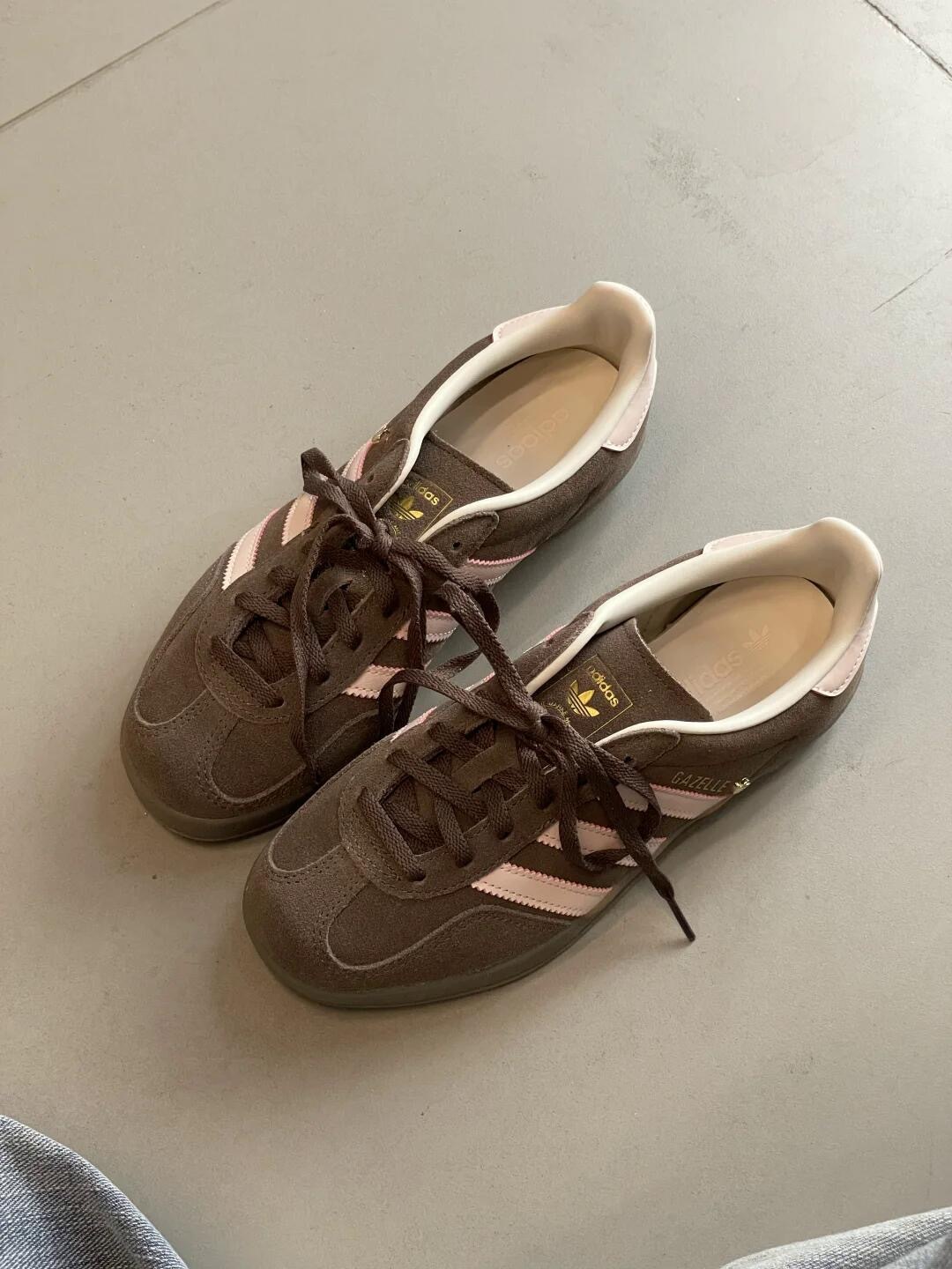 【預購】Adidas Gazelle Indoor 三葉草 立體小標 莓果布朗尼 JR2431