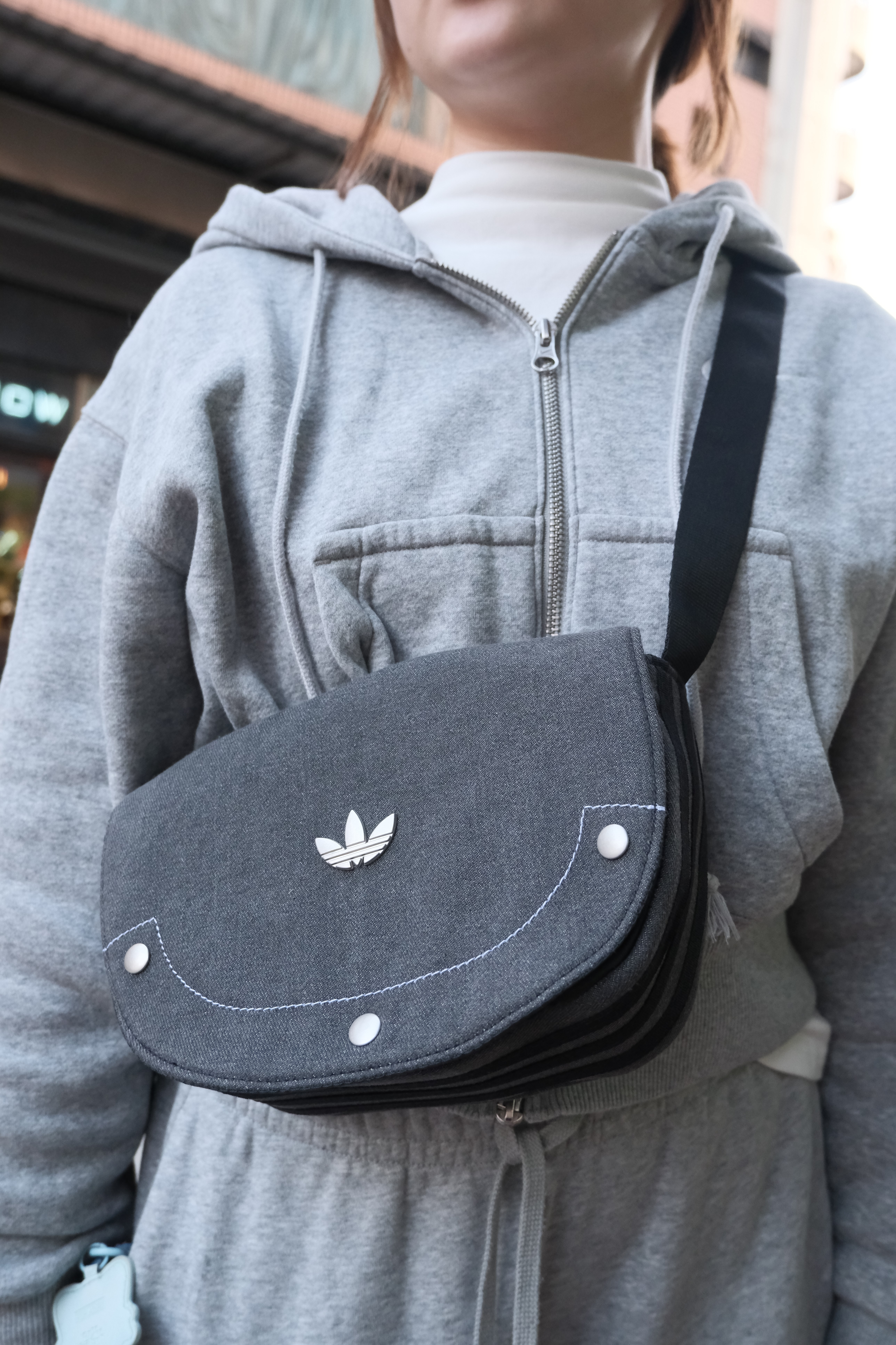 Adidas Denim Mini Shoulder Bag 牛仔肩背 斜背 三葉草 按扣  戶外 運動 休閒 男/女 IT7366