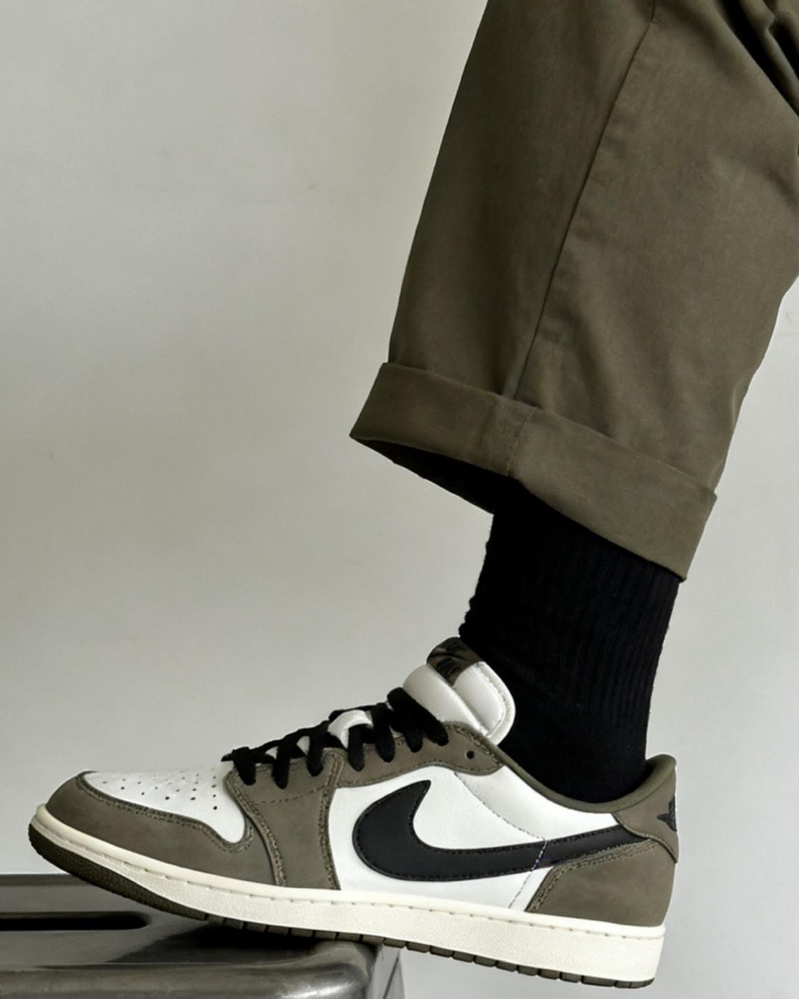 Nike Air Jordan 1 Low OG "Medium Olive and Summit White" 橄欖綠 女段