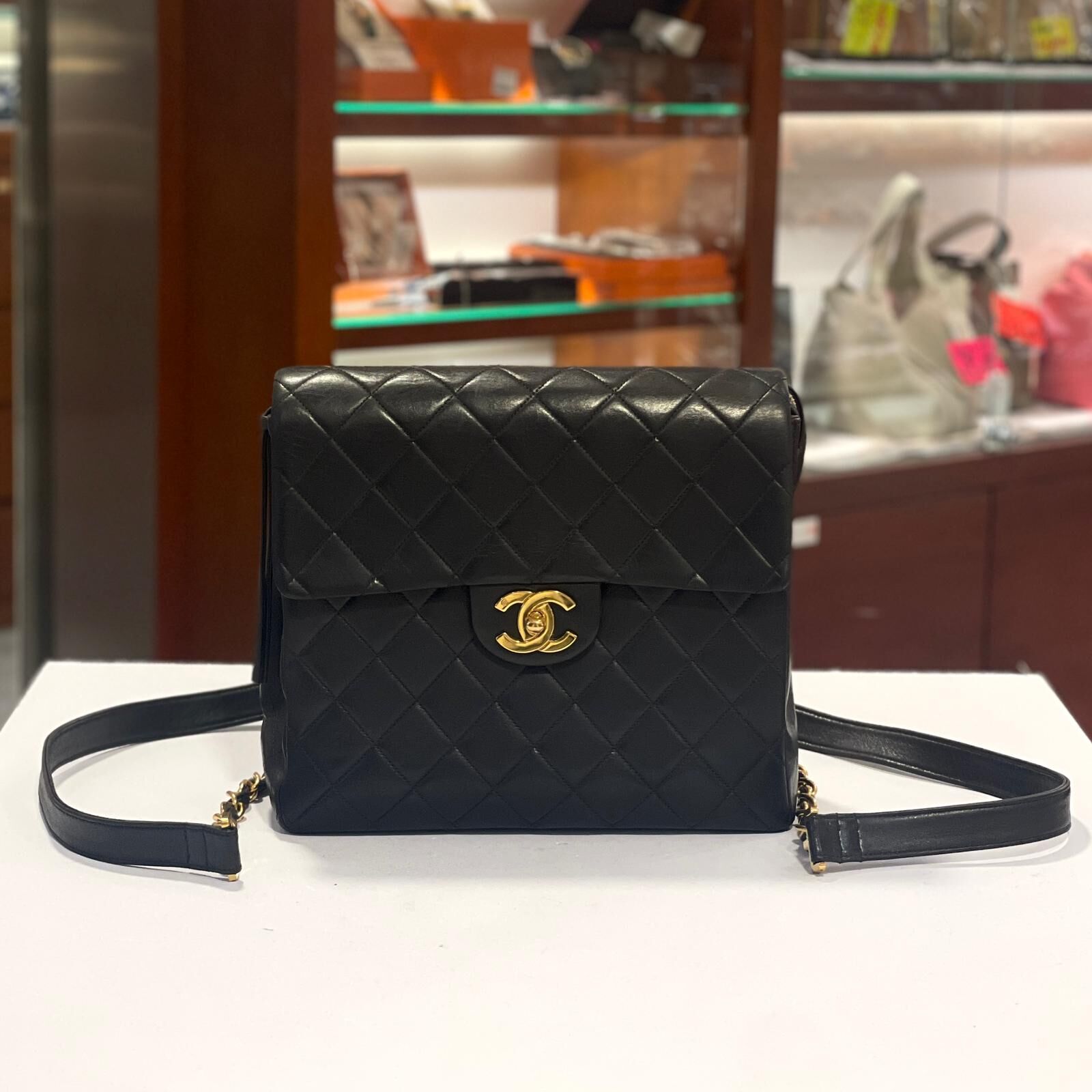98%NEW二手CHANEL VINTAGE BACKPACK 黑色羊皮金扣 香奈兒背囊, 小香中古背包, #香榭站正品