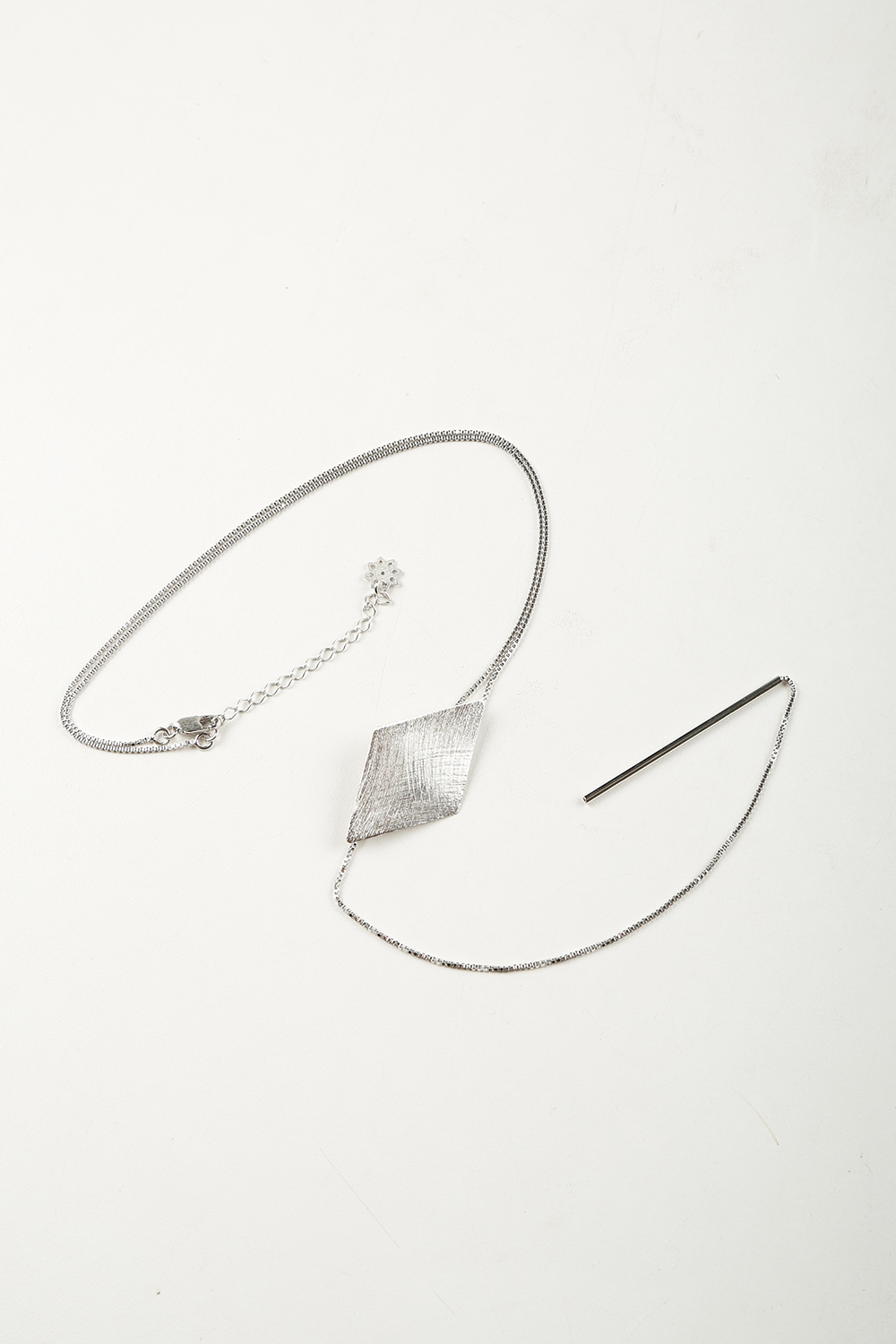 Frida Tie 流線方形吊墜項鍊