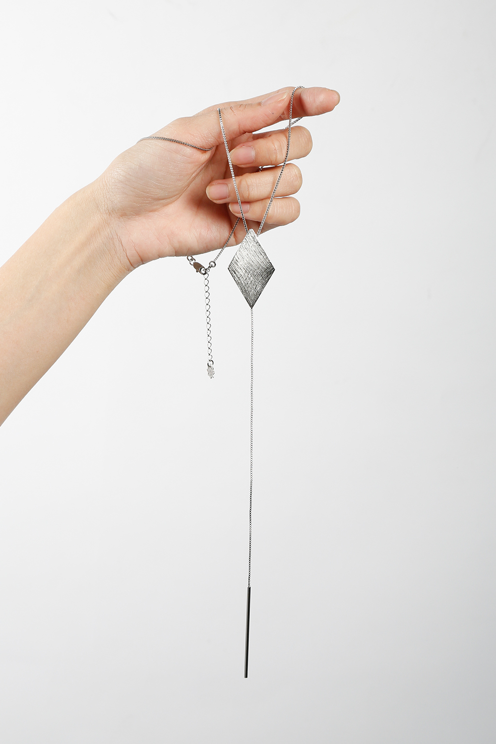 Frida Tie 流線方形吊墜項鍊