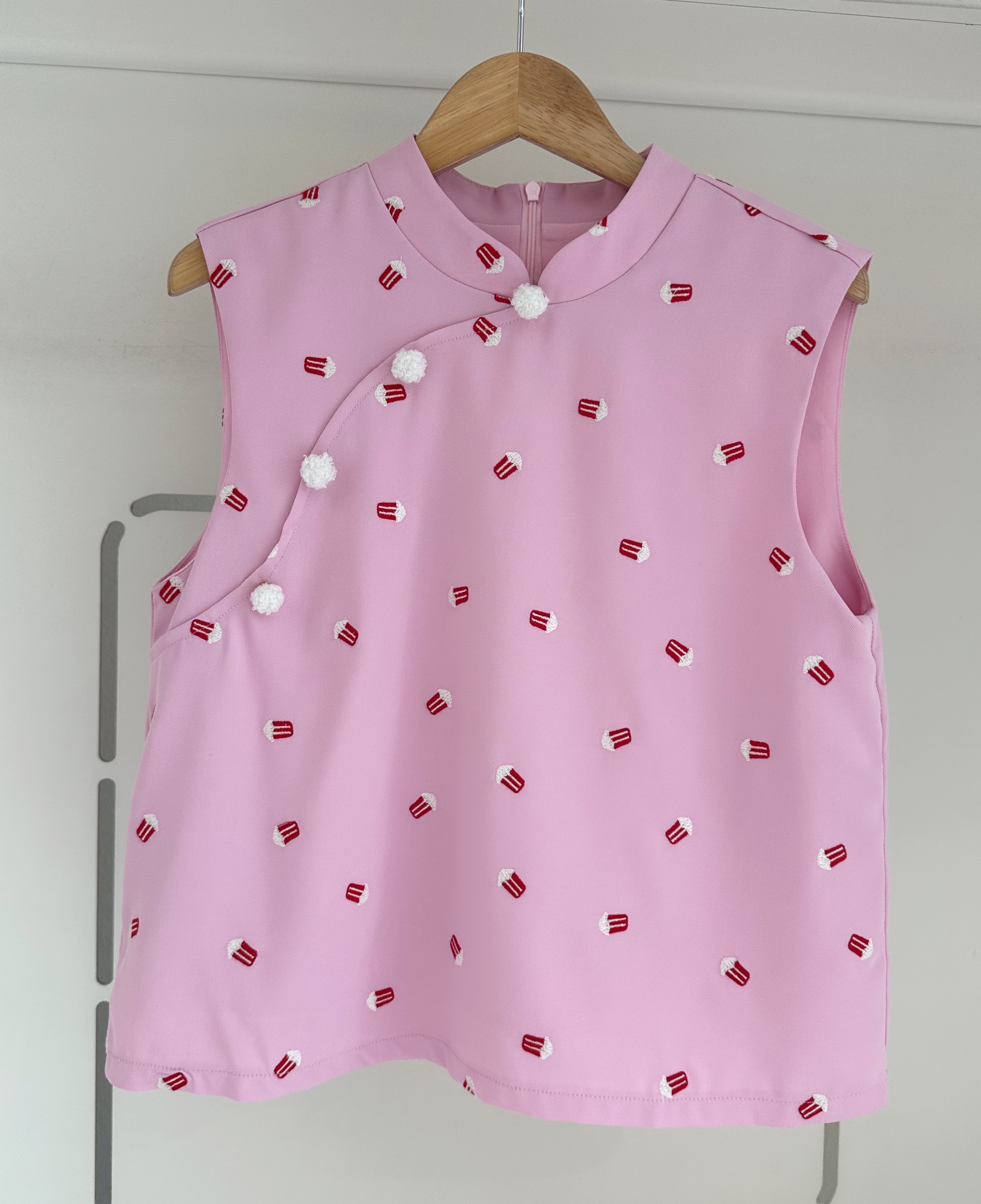 S/LEEVELESS EMBROIDERED CHEONGSAM TOP