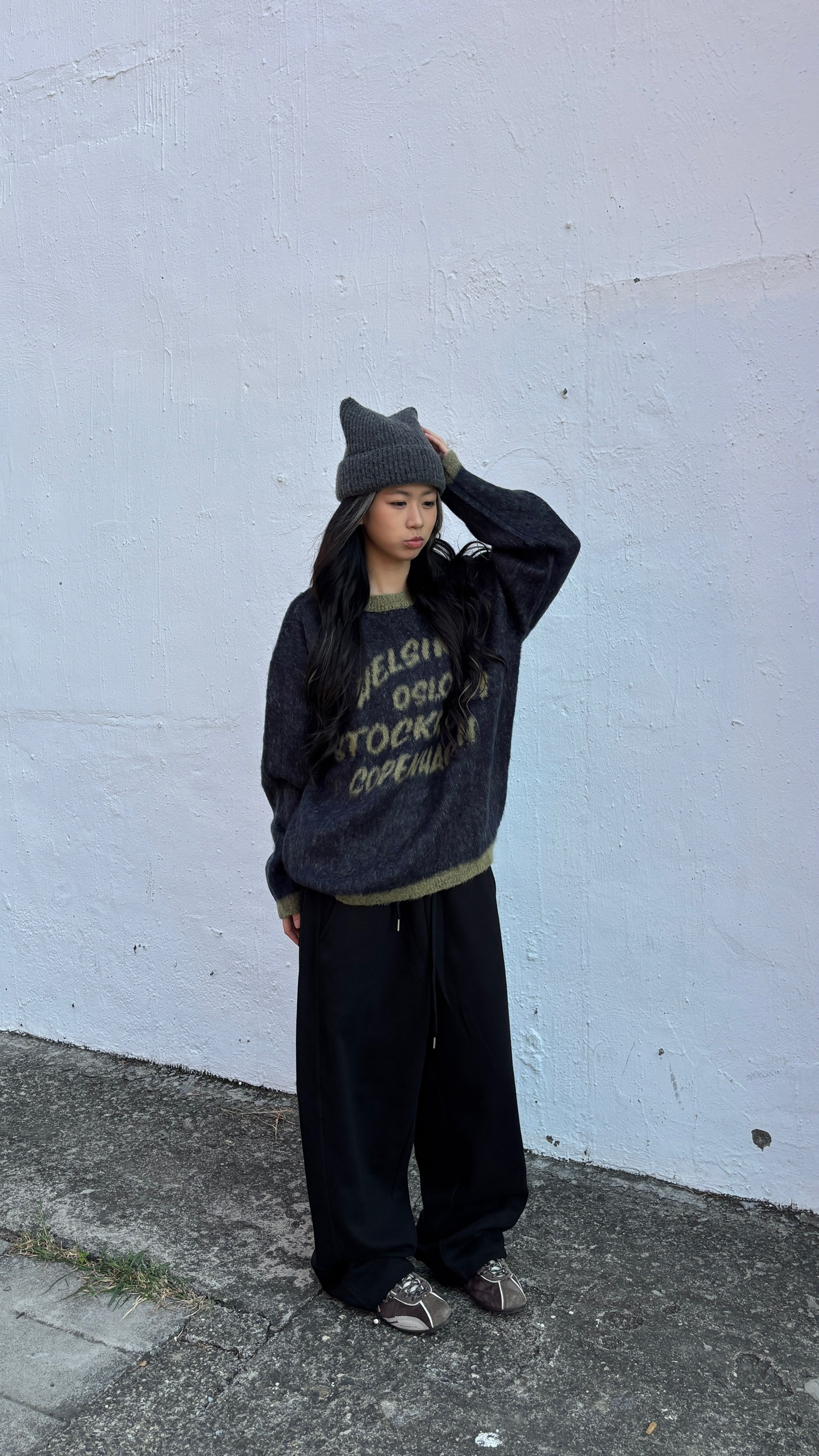 正韓  冷調字母寬版毛衣 (2colors)