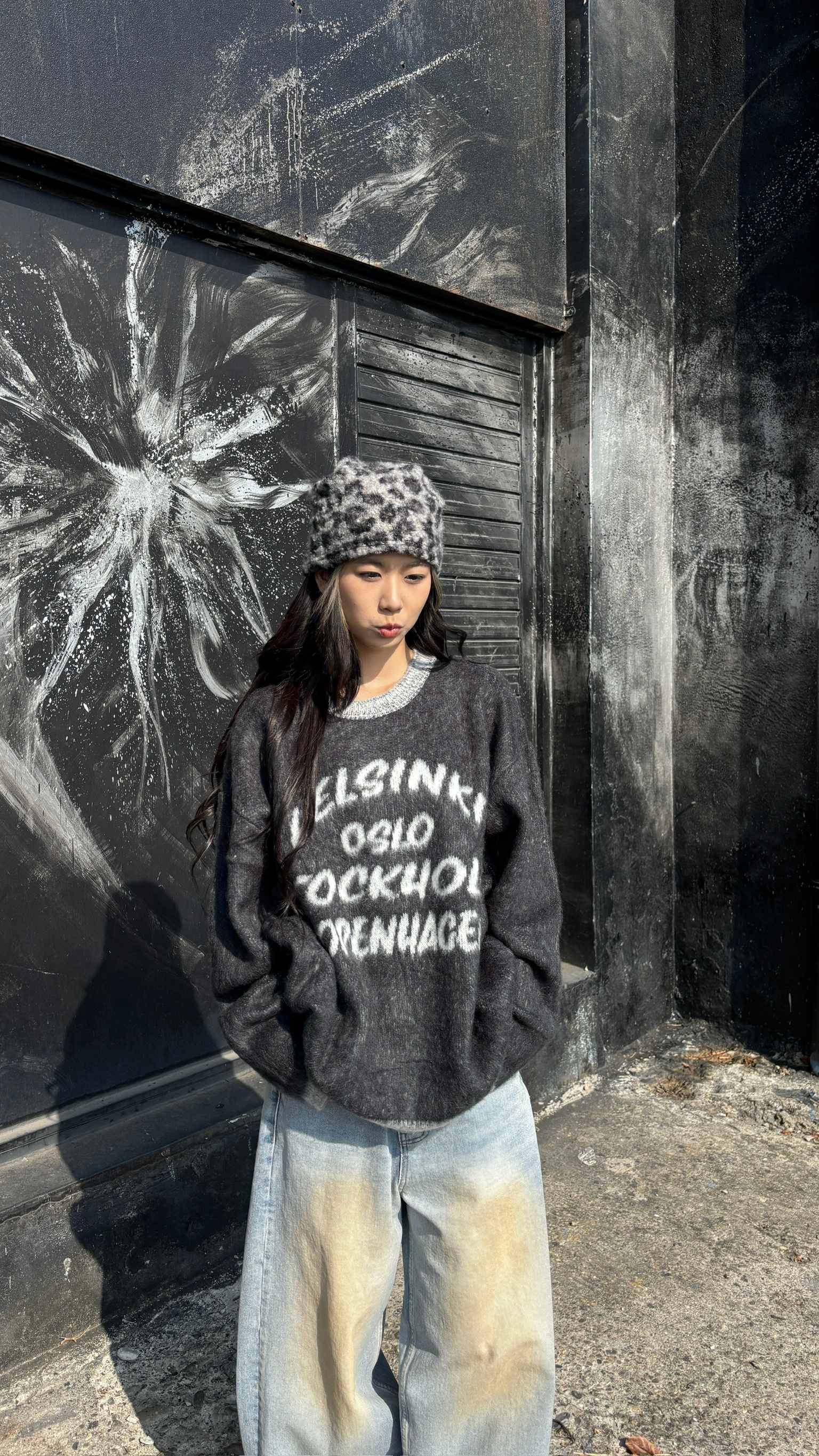 正韓  冷調字母寬版毛衣 (2colors)