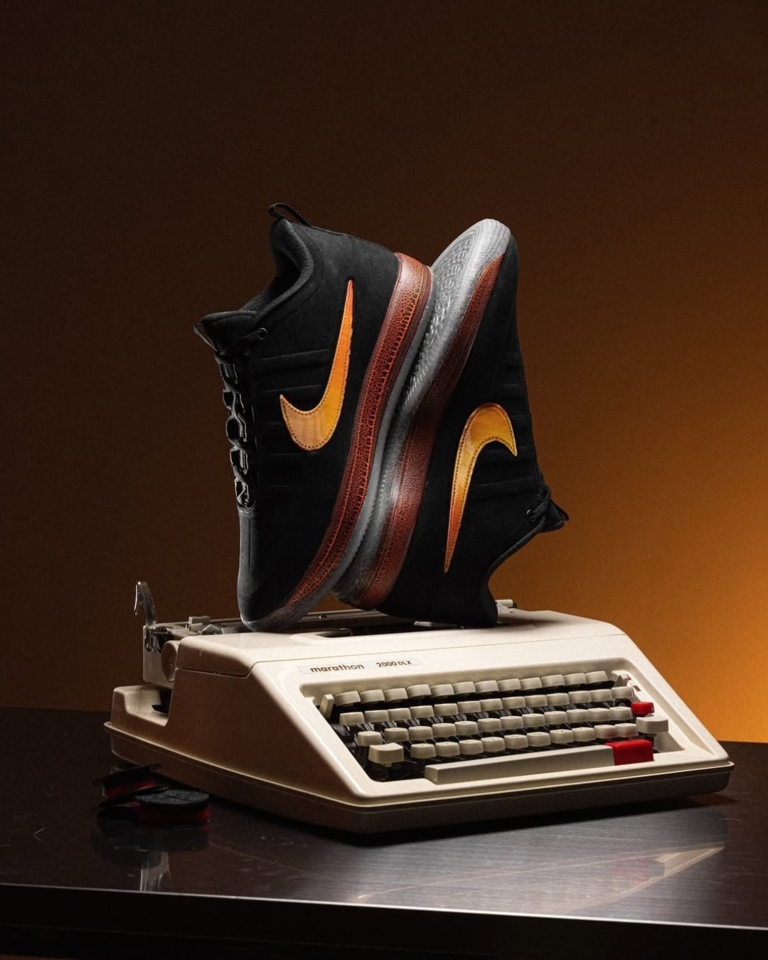 【逢甲FUZZY】Nike Book 2 "Rising"  太陽黑 IB6688-001