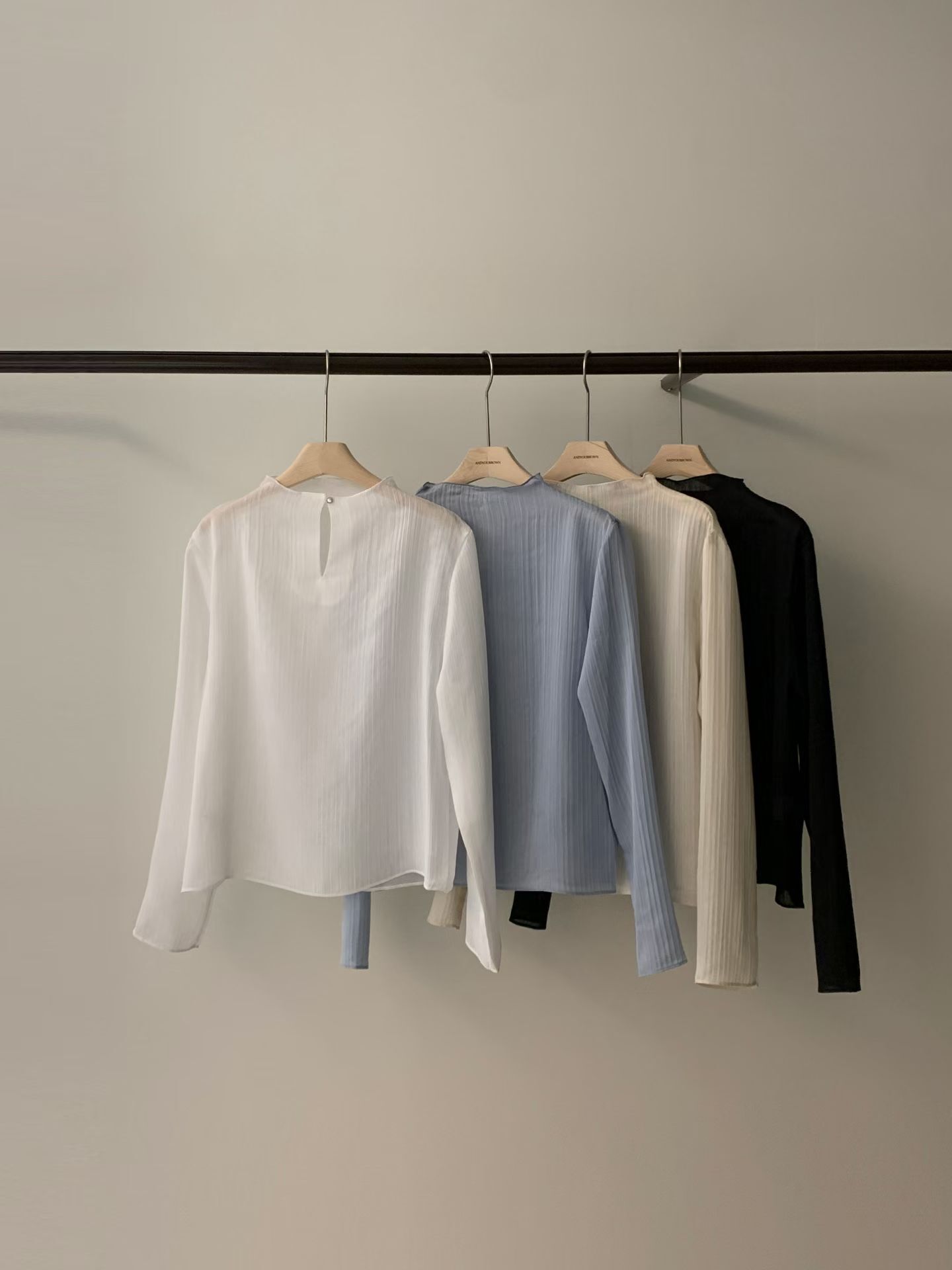 AY5504 透膚直紋上衣 *特價* (充值購物金不適用)