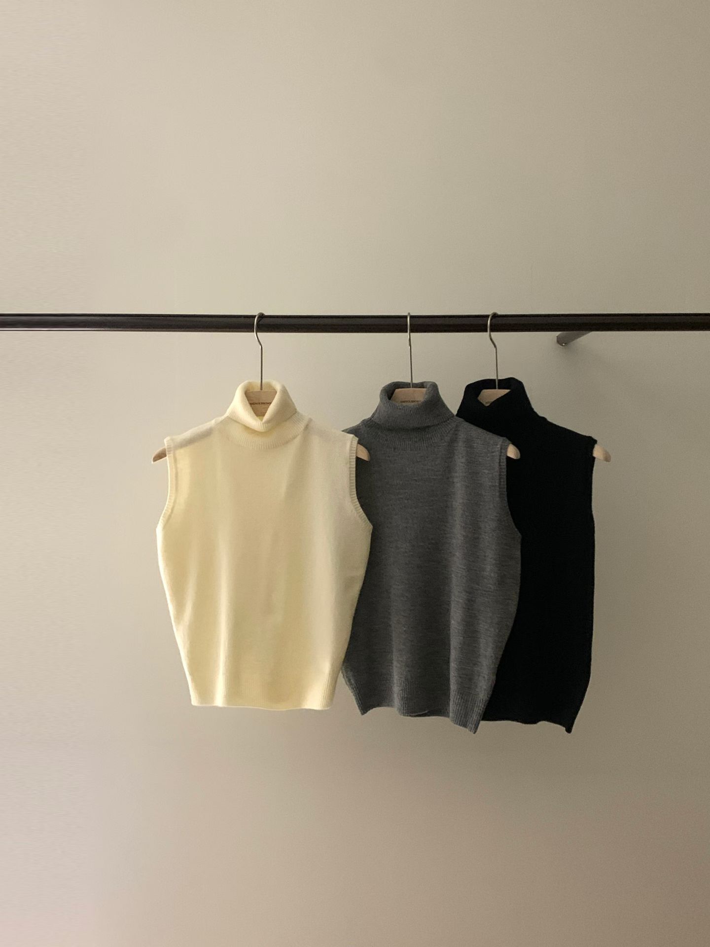 AY5505 高領針織背心 *特價* (充值購物金不適用)