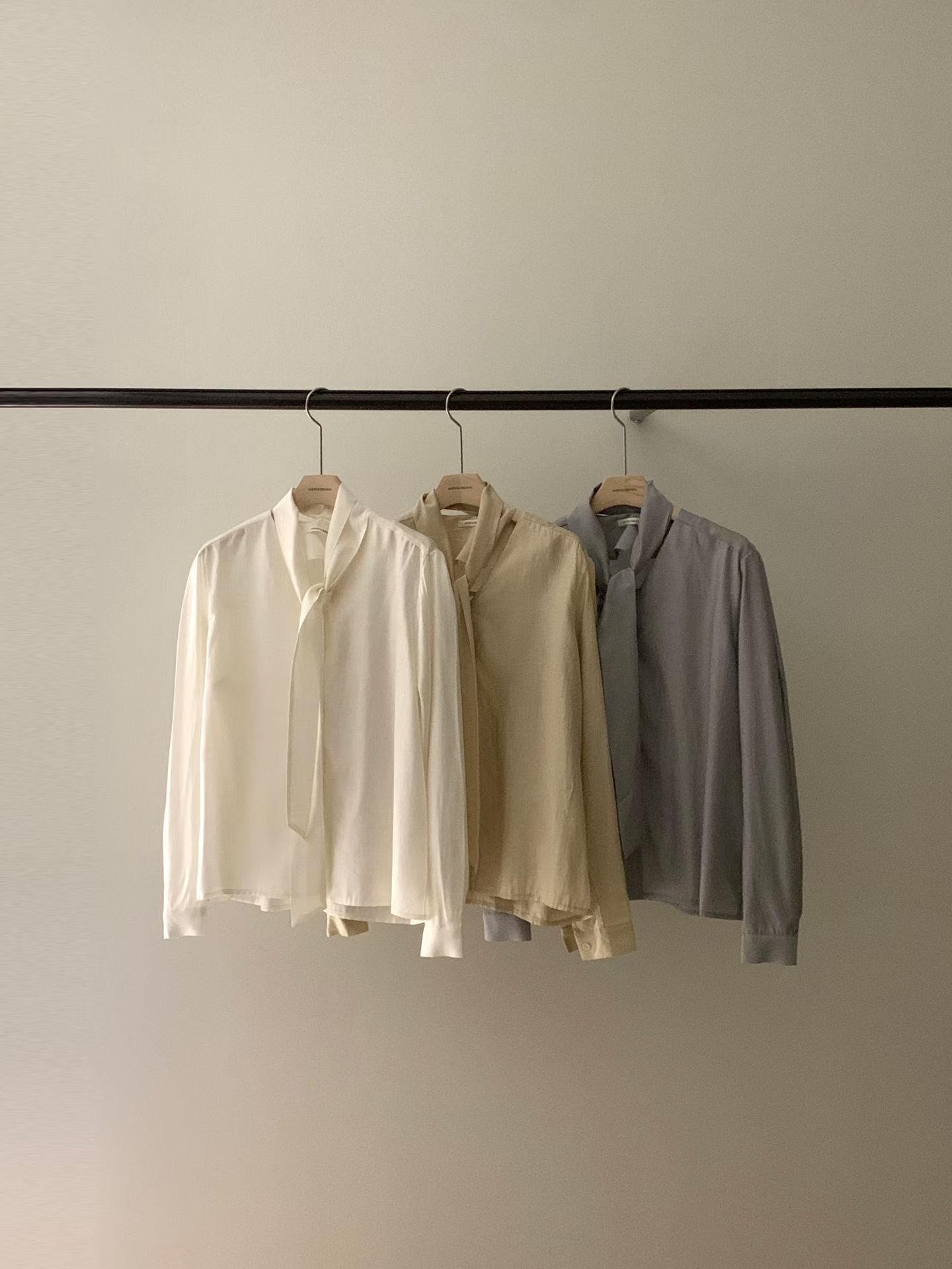 AY5507 領巾混紗恤衫 *特價* (充值購物金不適用)