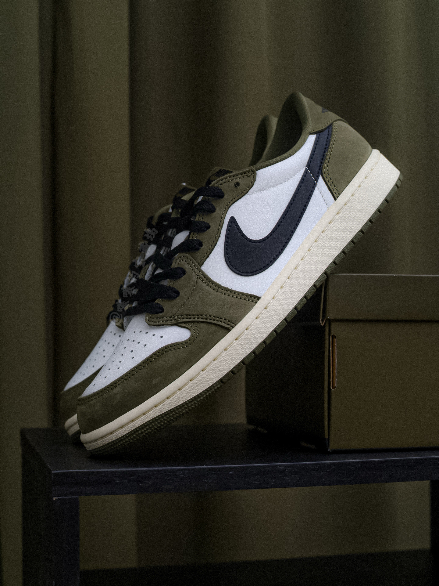 代購-Nike Air Jordan 1 Retro Low OG ''Medium Olive'' 小倒鈎配色 復古籃球鞋 男款 橄欖綠 HQ6998-200
