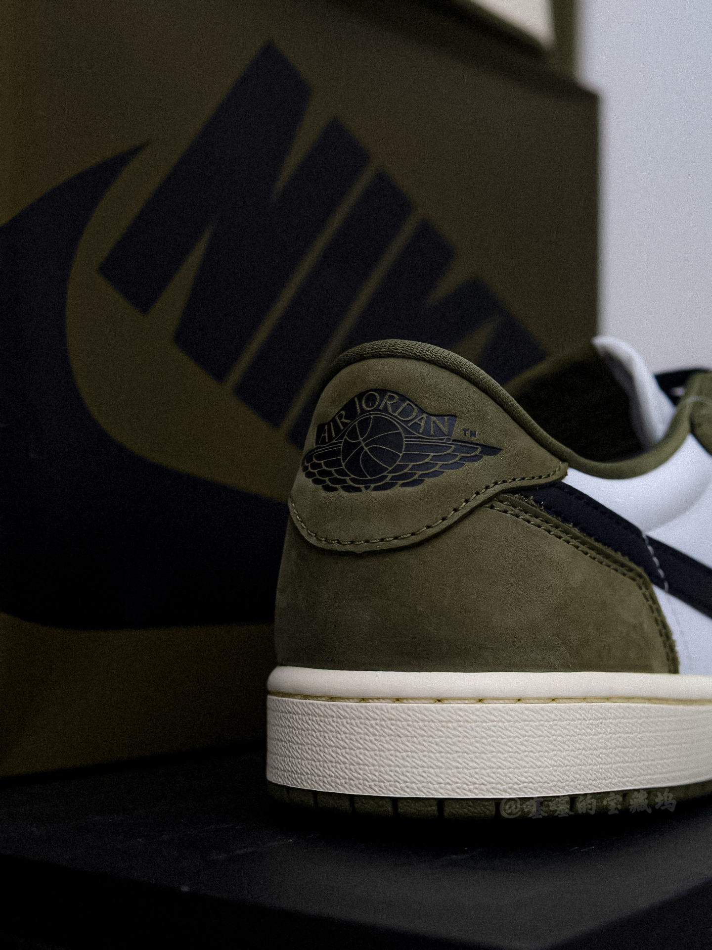代購-Nike Air Jordan 1 Retro Low OG ''Medium Olive'' 小倒鈎配色 復古籃球鞋 男款 橄欖綠 HQ6998-200