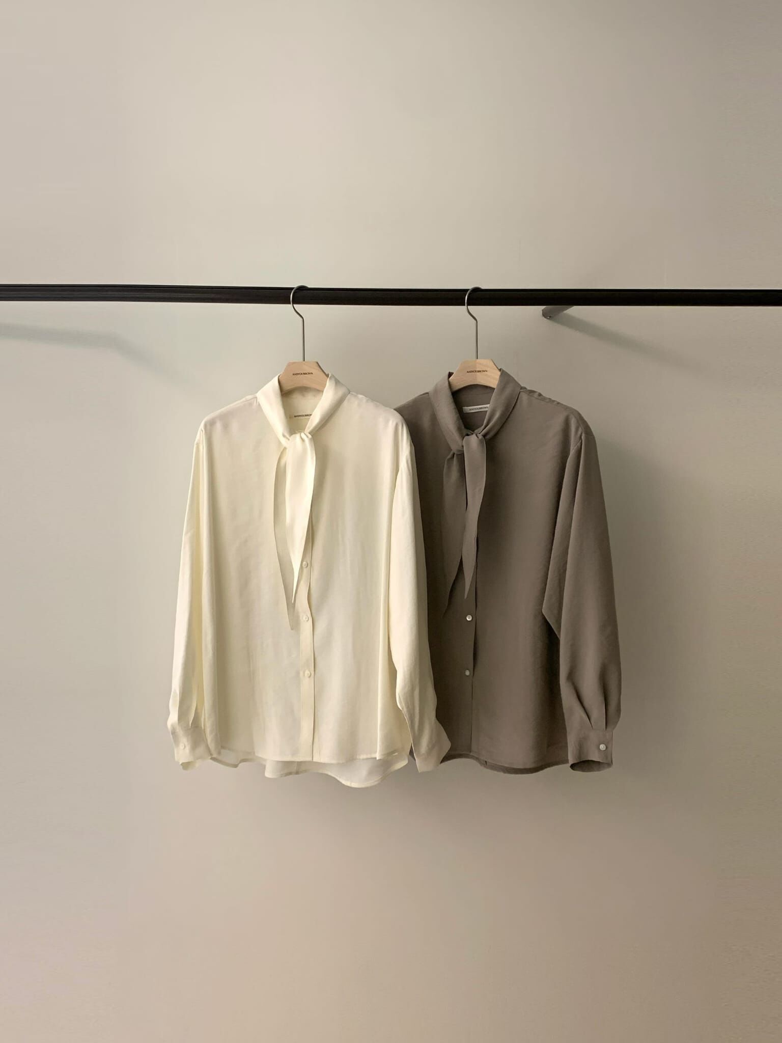 AY5520 領巾壓褶袖恤衫 *特價* (充值購物金不適用)