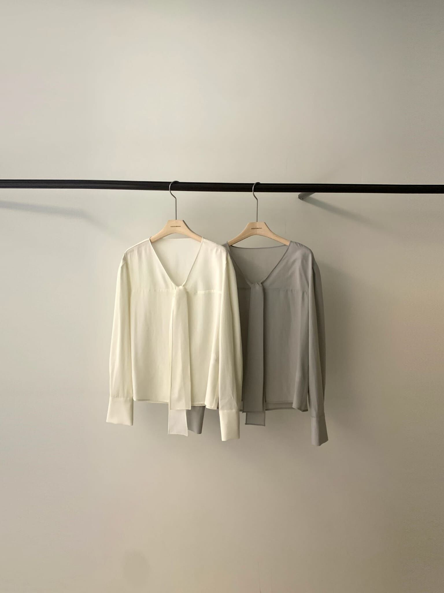 AY5521 領巾V領雪紡上衣 *特價* (充值購物金不適用)