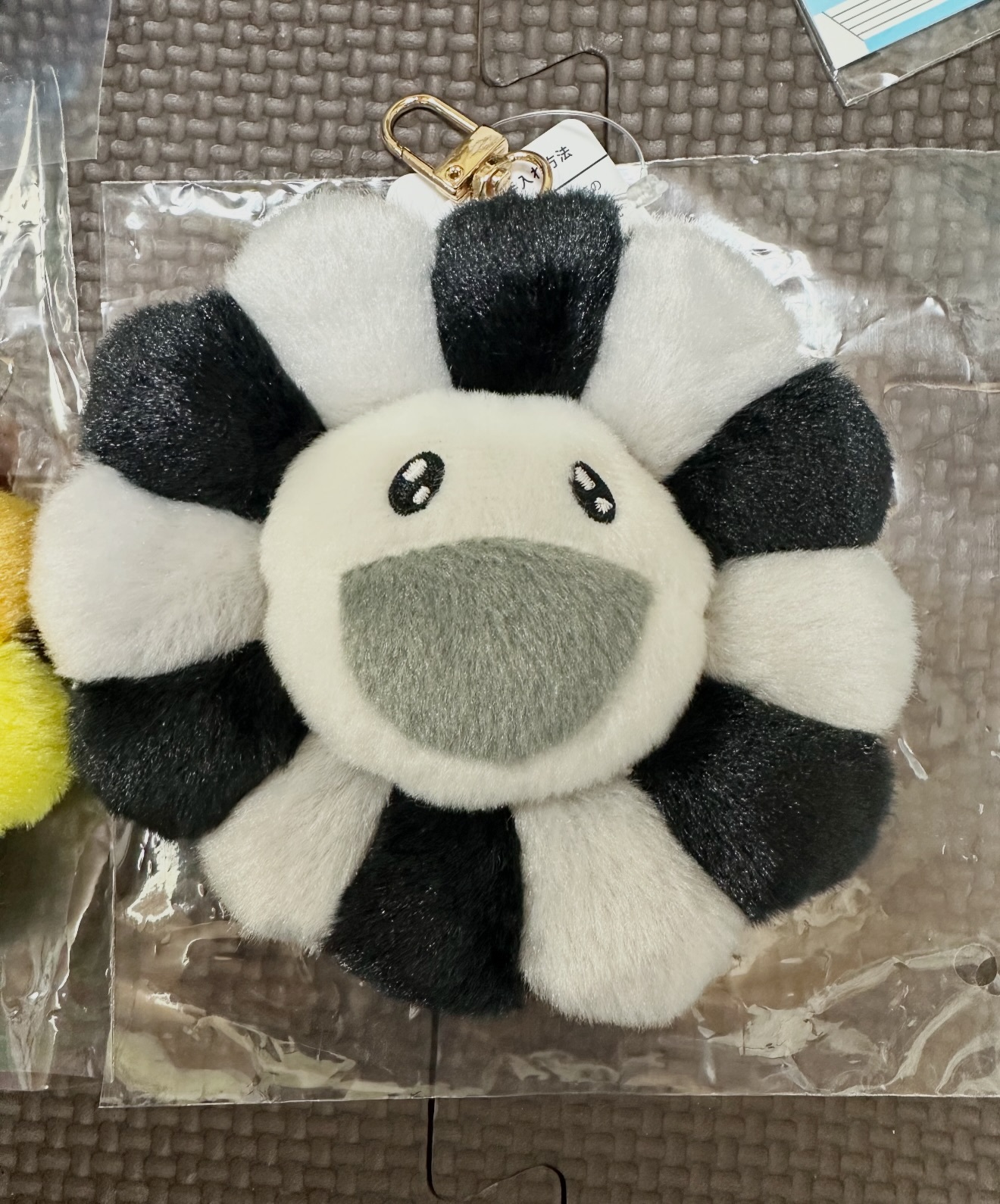 村上隆 Takashi Murakami Flower Mascot Plush Keychain 毛絨款