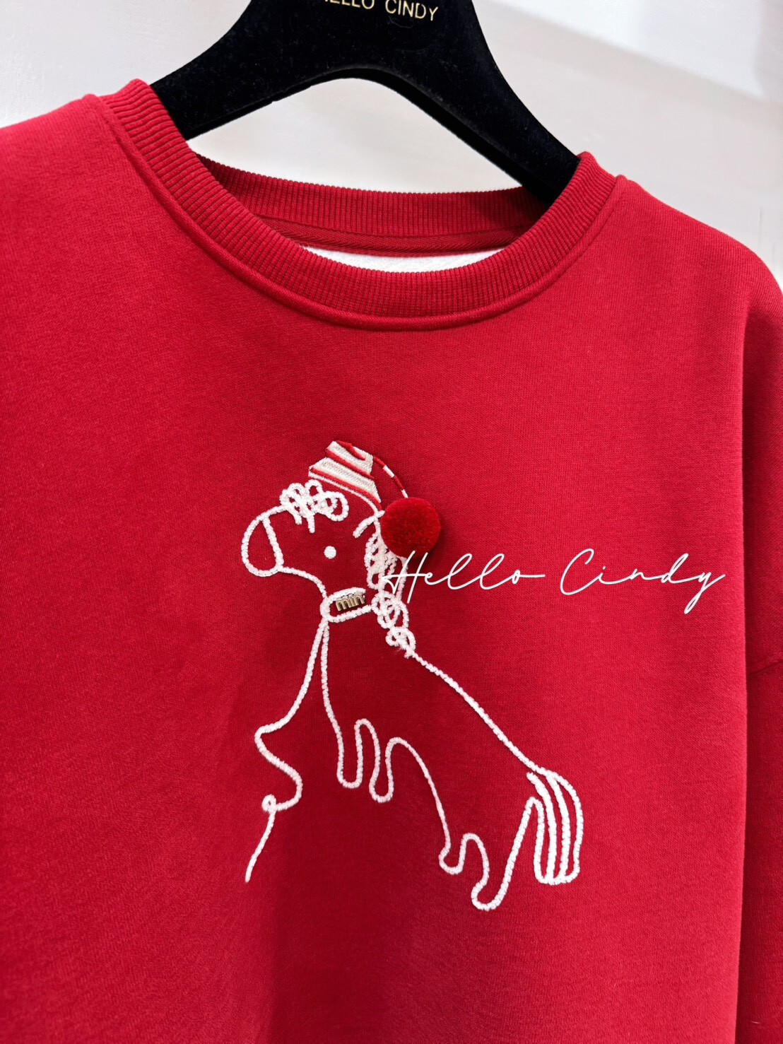 B02027 紅色球球刺繡小馬短絨毛大學T